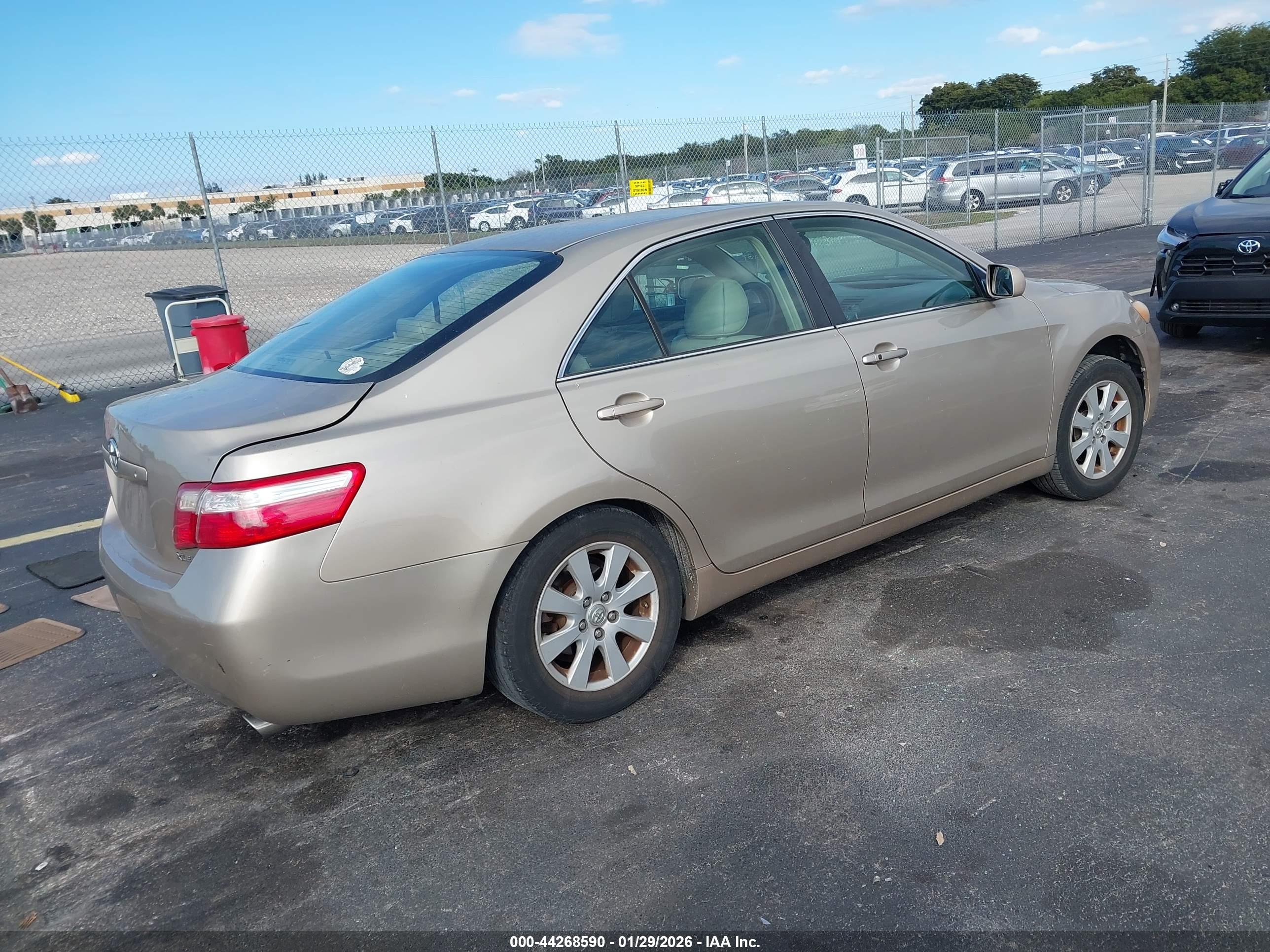 TOYOTA CAMRY image 4
