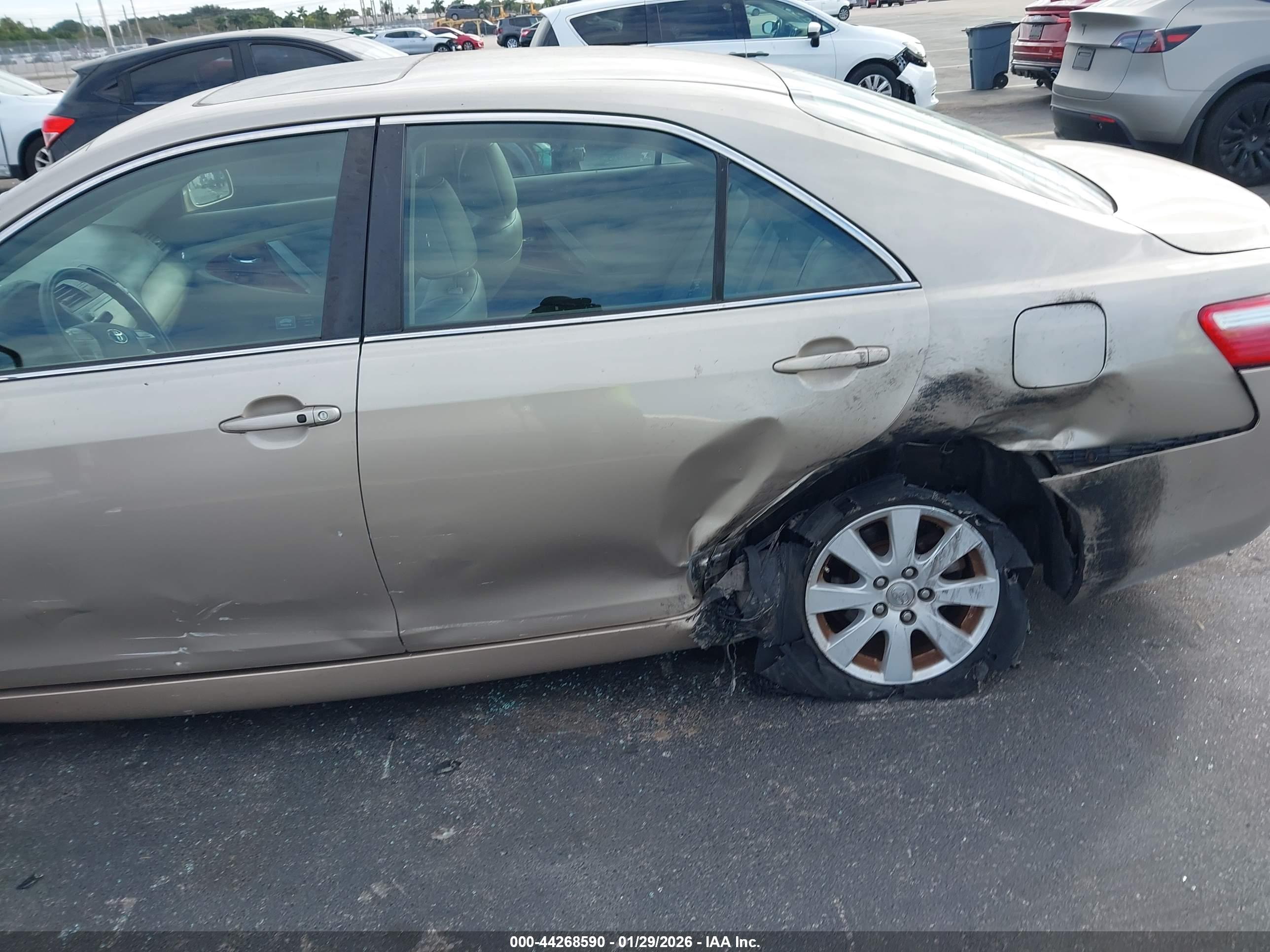 TOYOTA CAMRY image 6