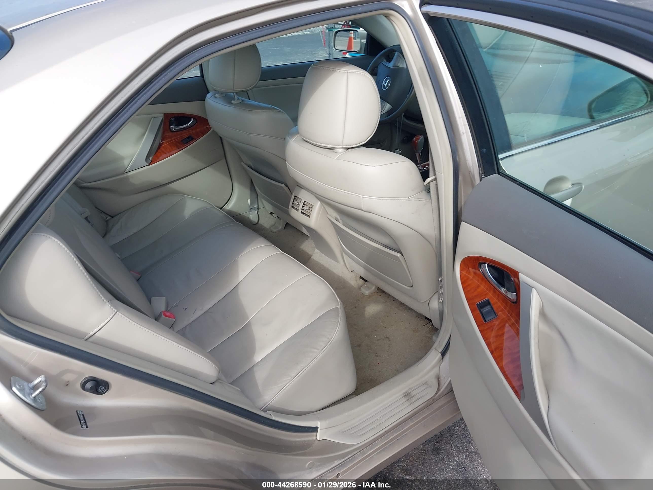 TOYOTA CAMRY image 8