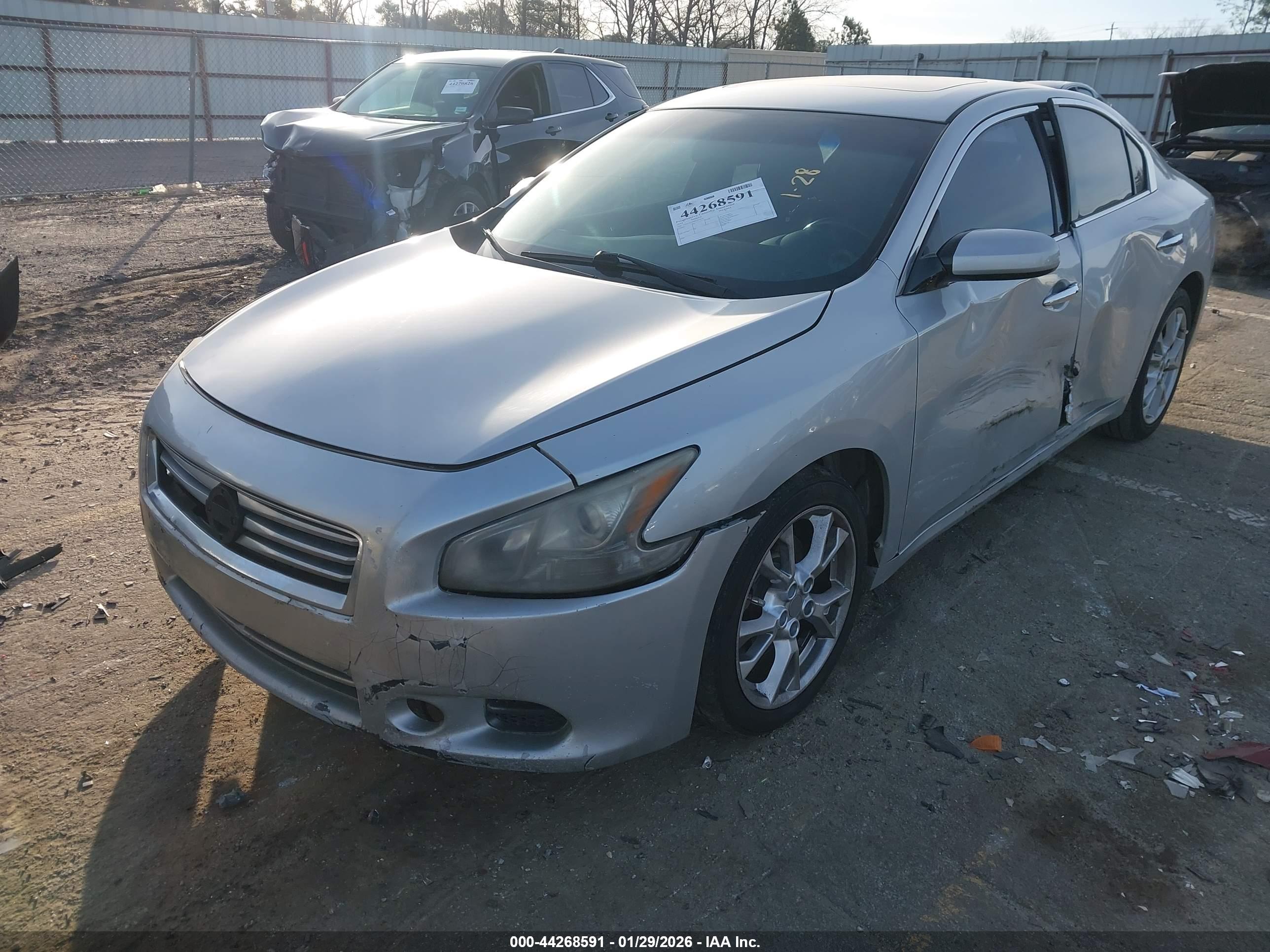 NISSAN MAXIMA image 2