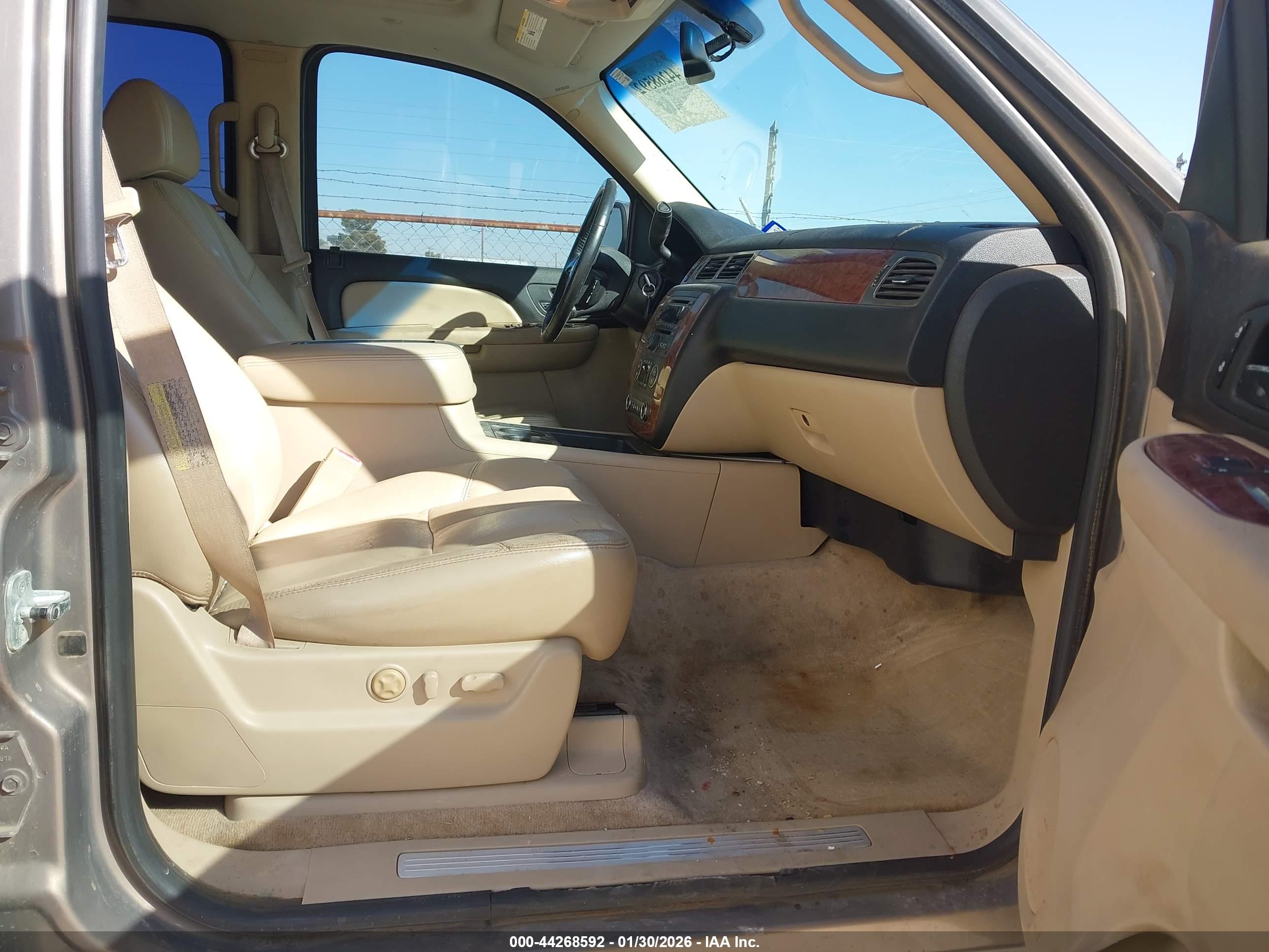 CHEVROLET TAHOE image 5