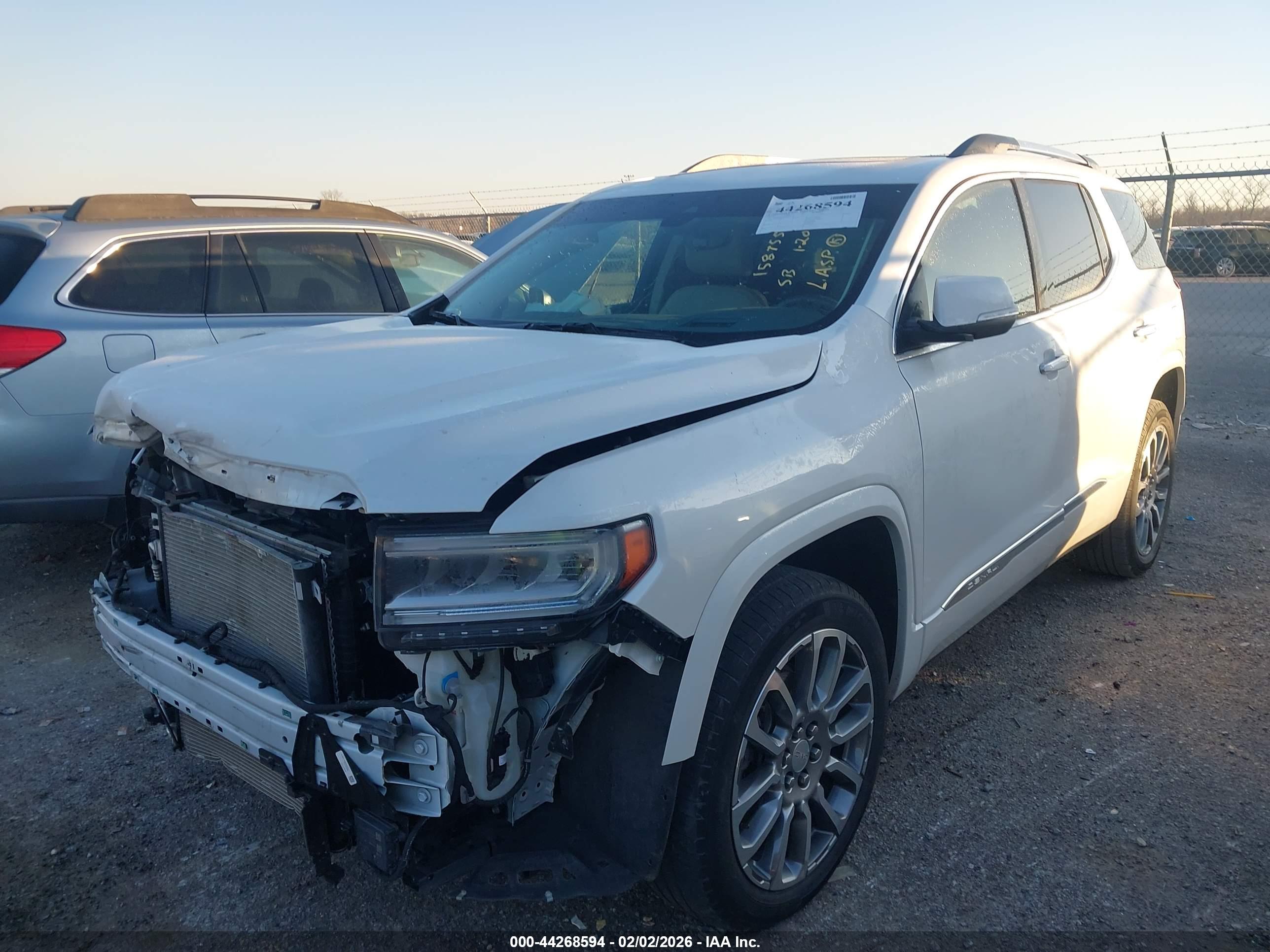 GMC ACADIA image 2