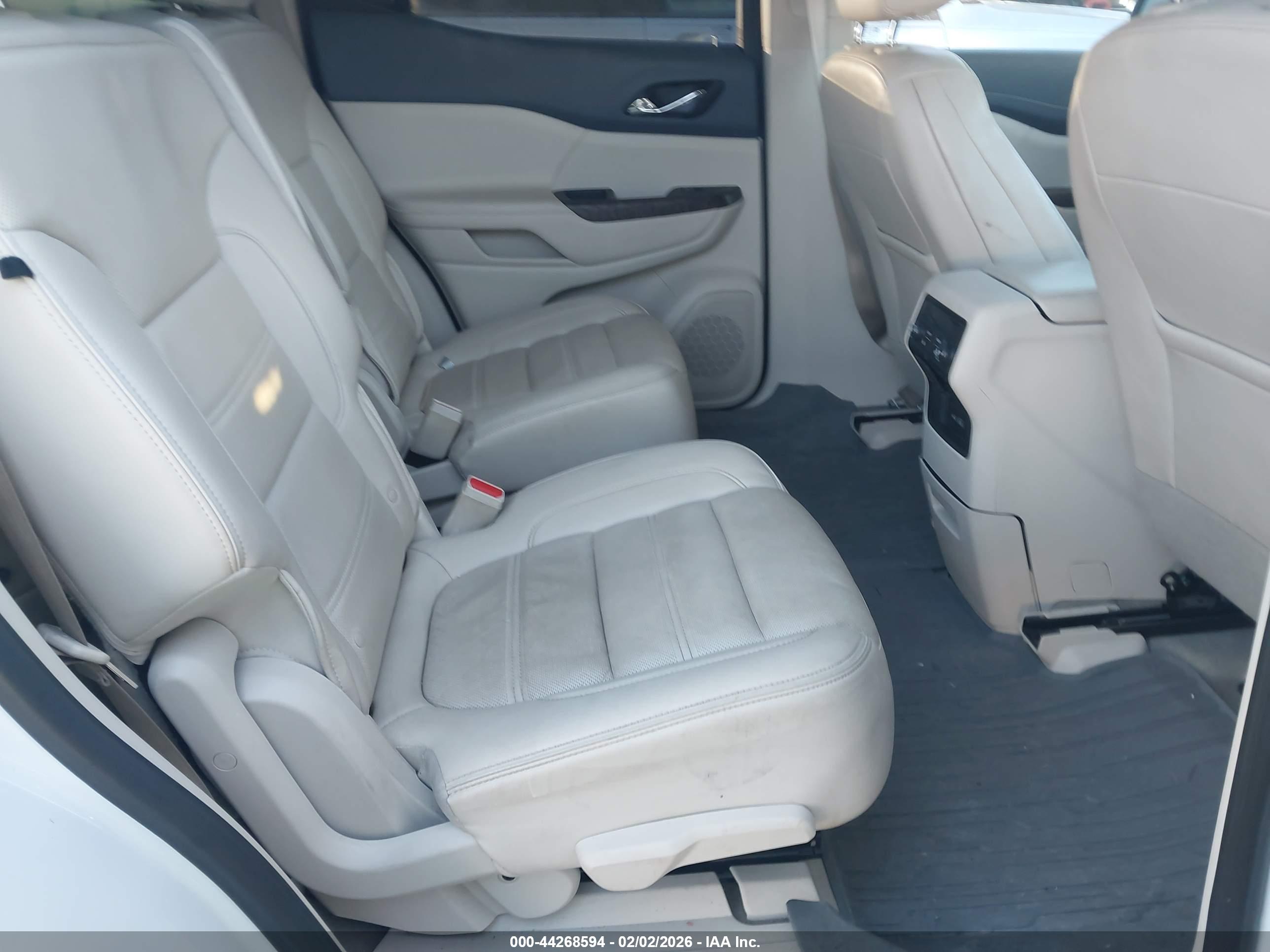 GMC ACADIA image 8