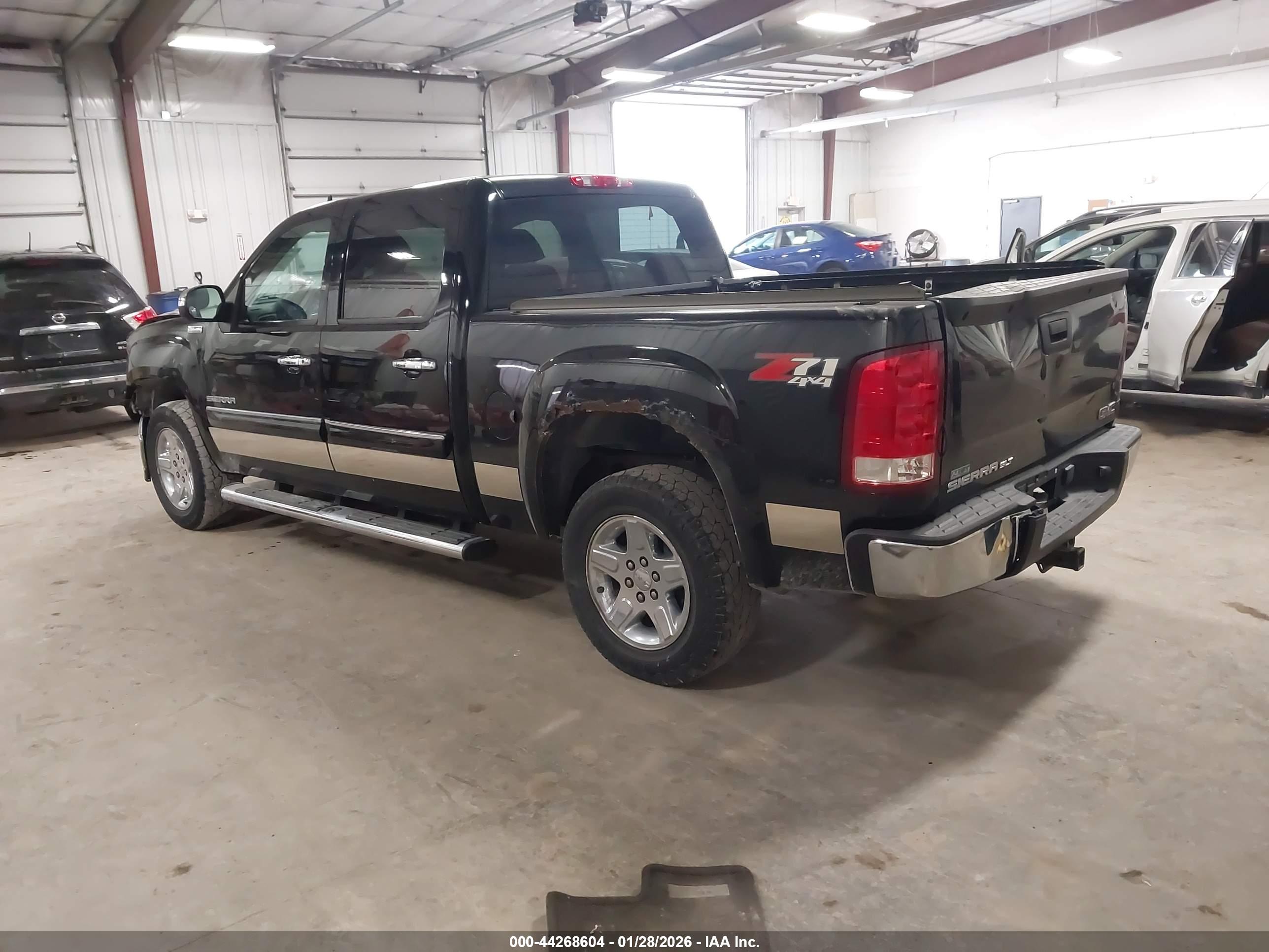GMC SIERRA image 3