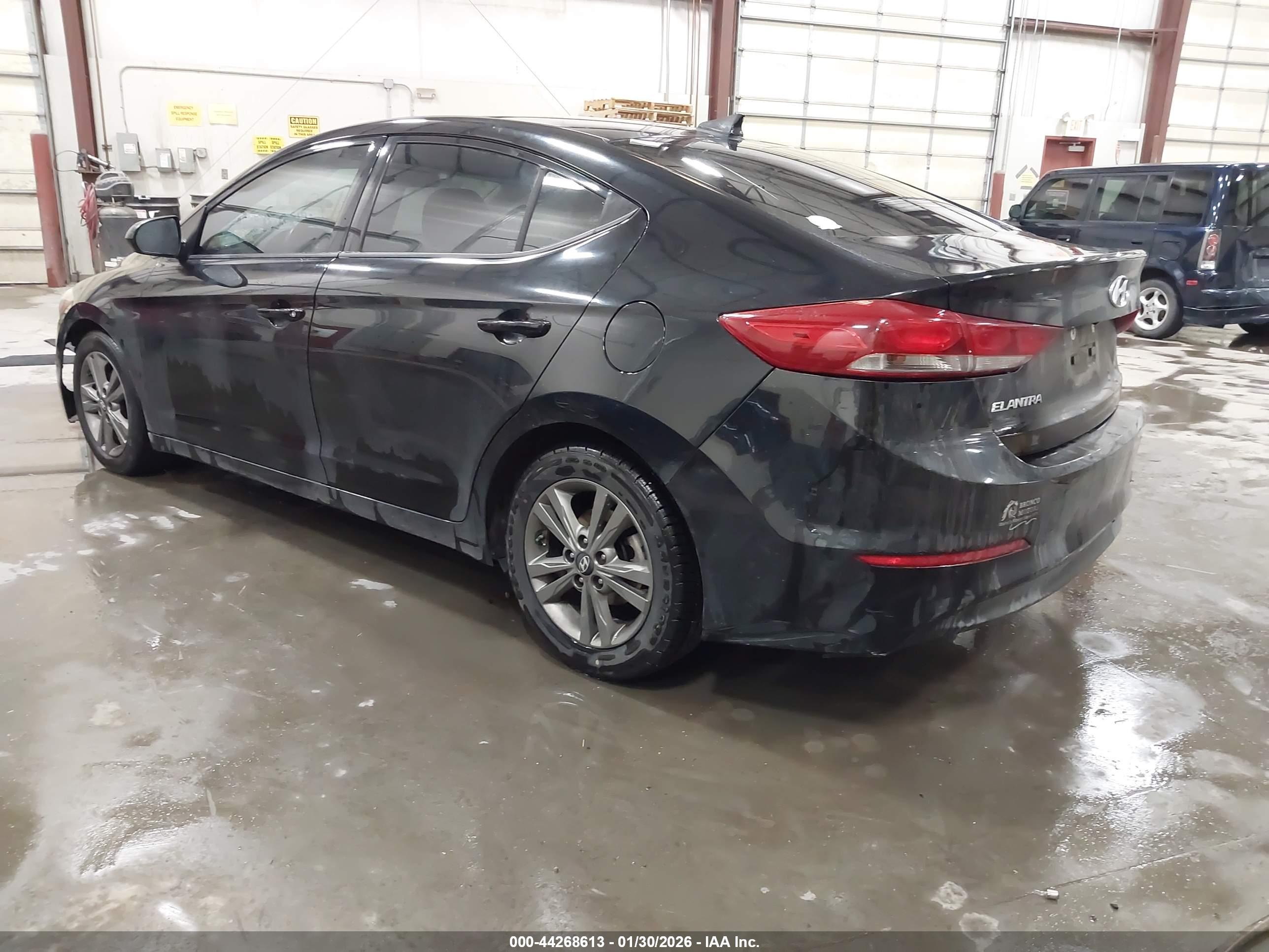 HYUNDAI ELANTRA image 3