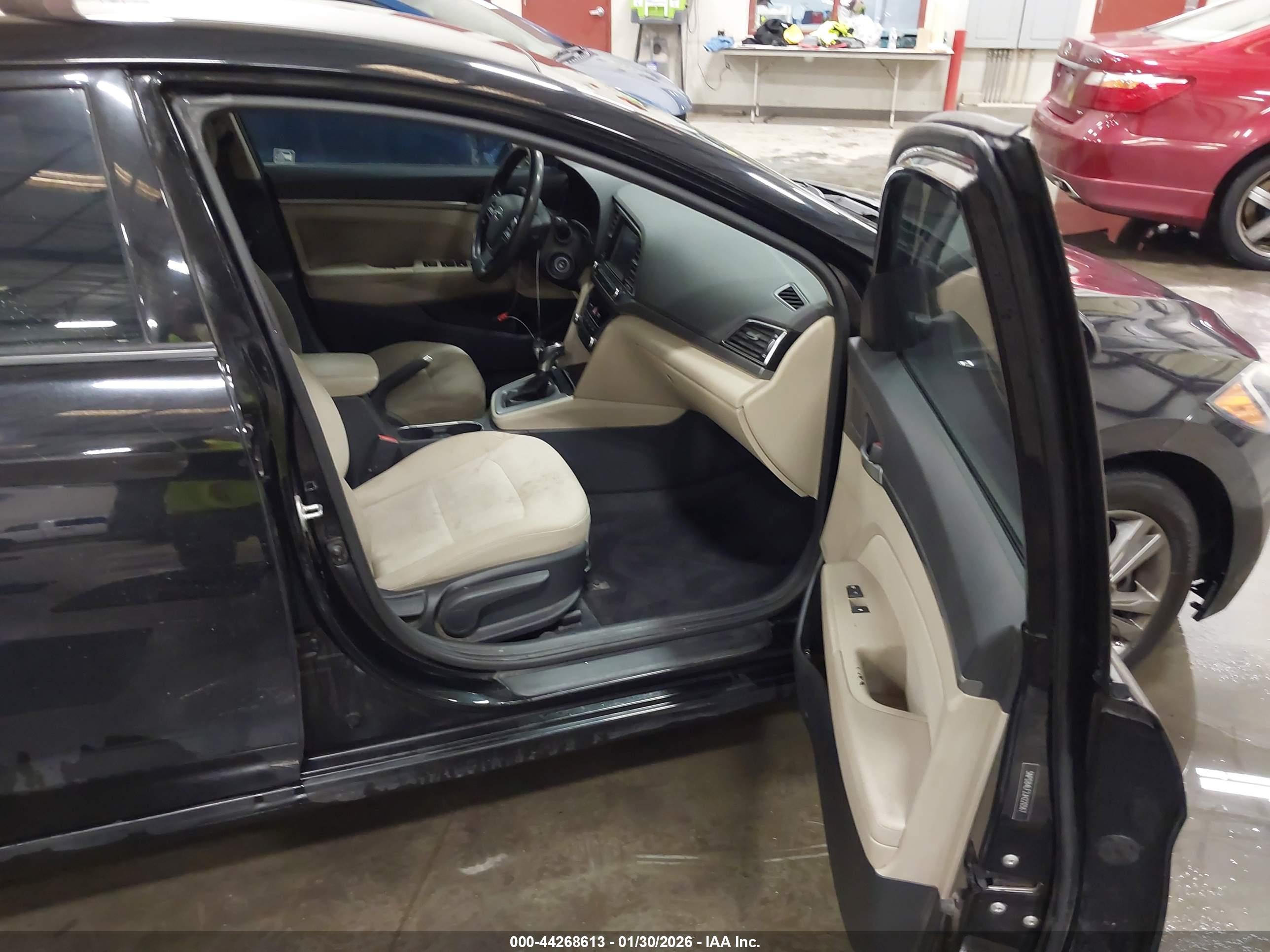 HYUNDAI ELANTRA image 5
