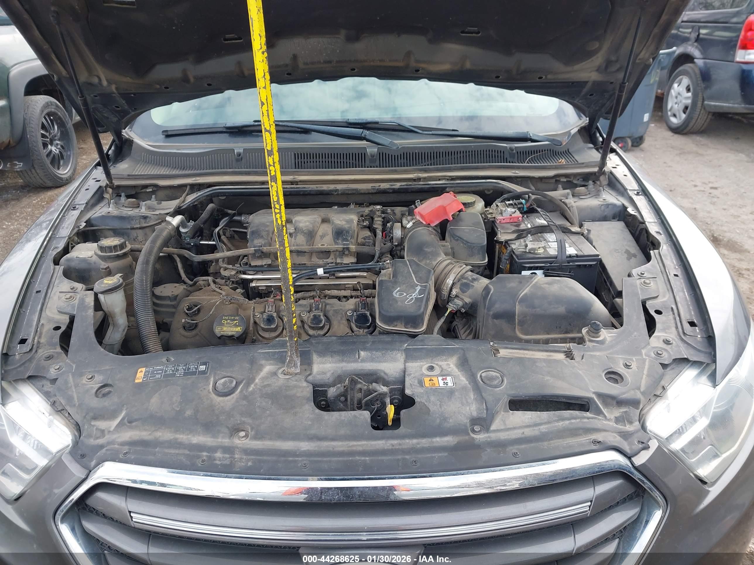 FORD TAURUS image 10