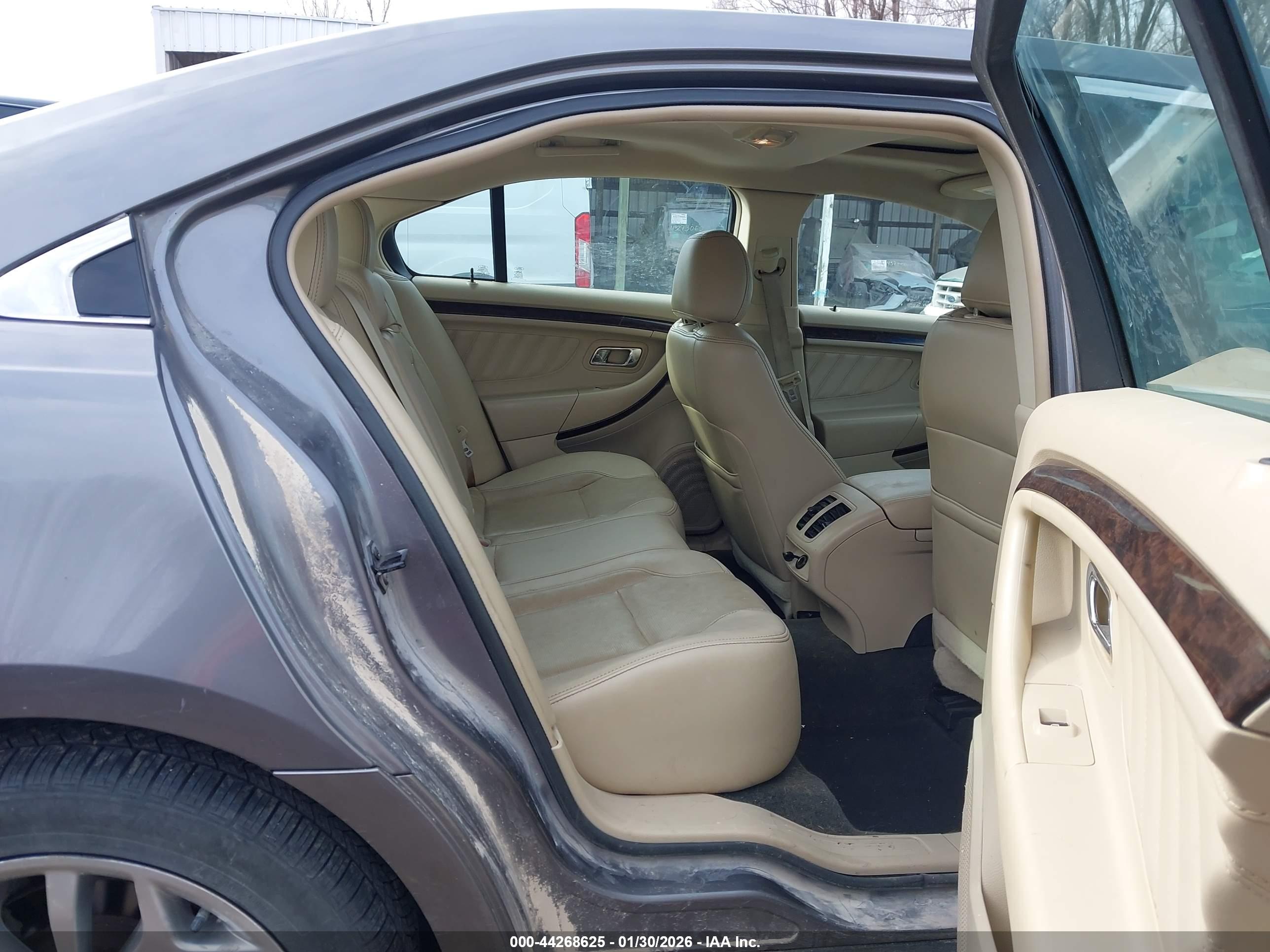 FORD TAURUS image 8
