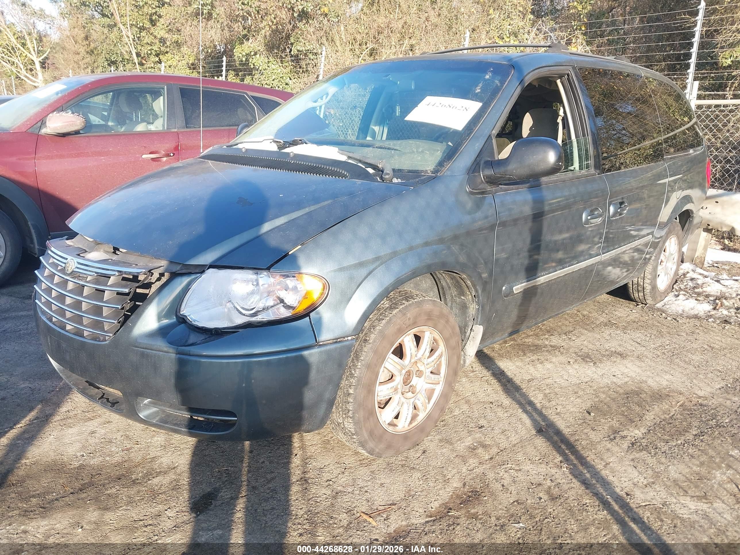 CHRYSLER TOWN image 2