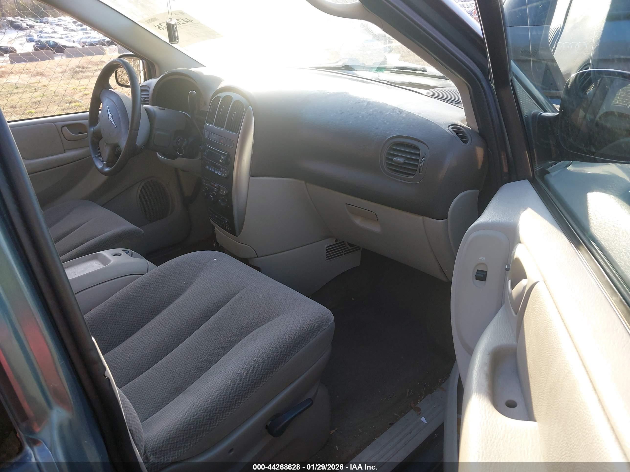 CHRYSLER TOWN image 5