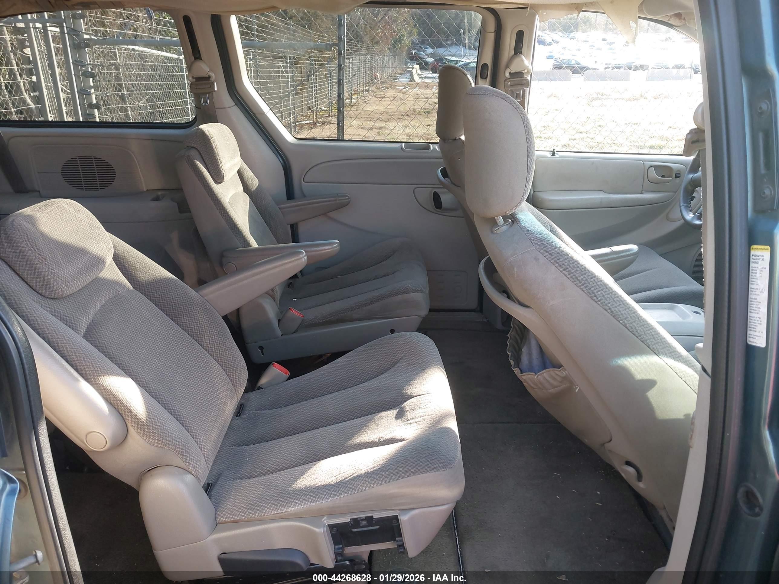 CHRYSLER TOWN image 8