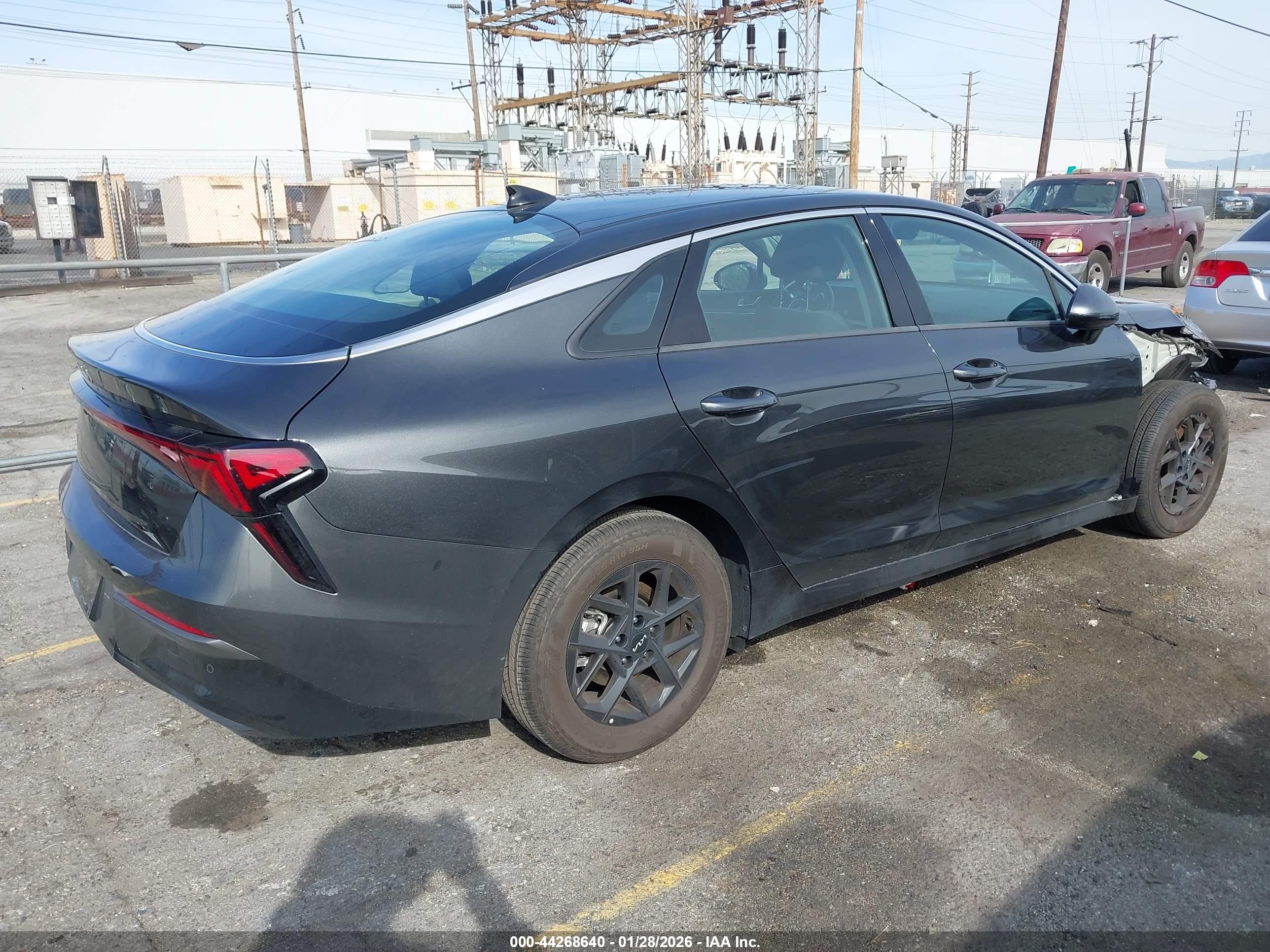 KIA K5 image 4