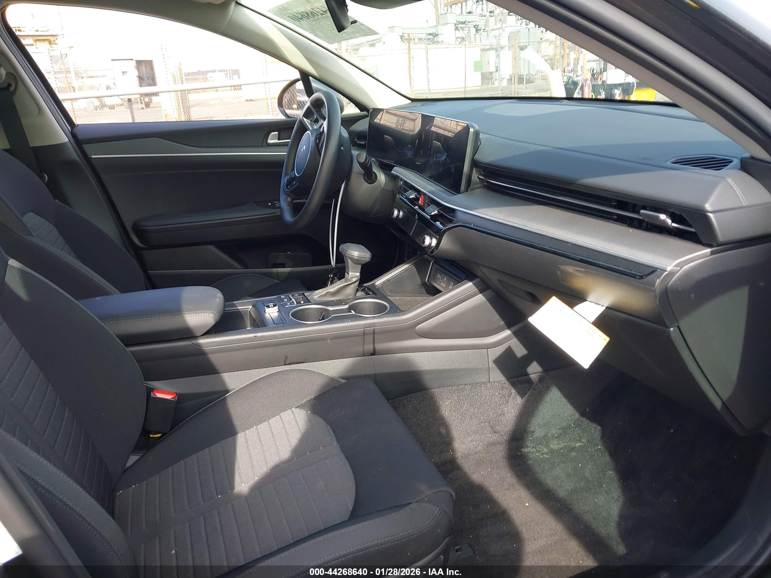 KIA K5 image 5