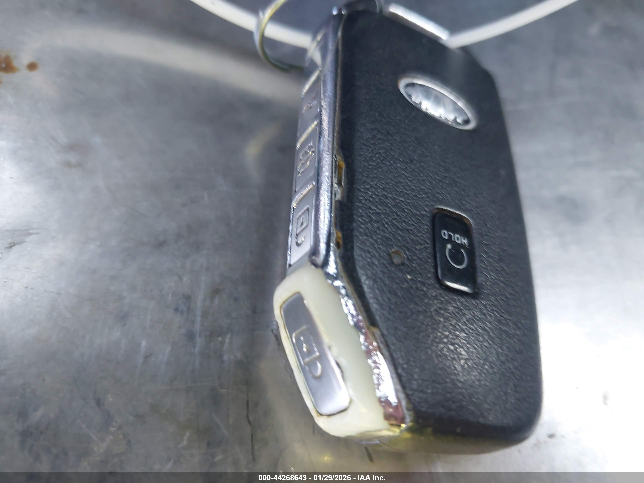 KIA K5 image 11