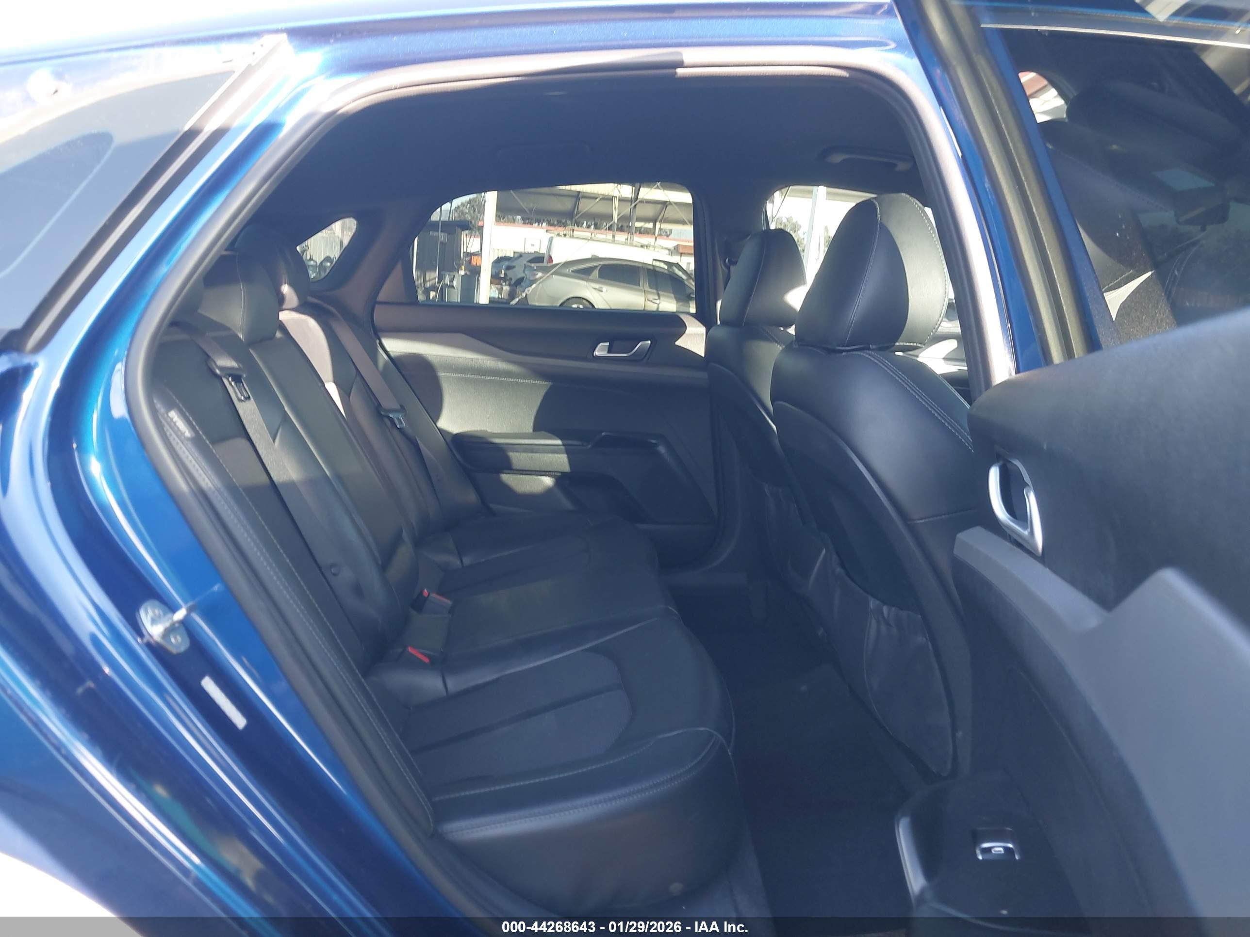 KIA K5 image 8