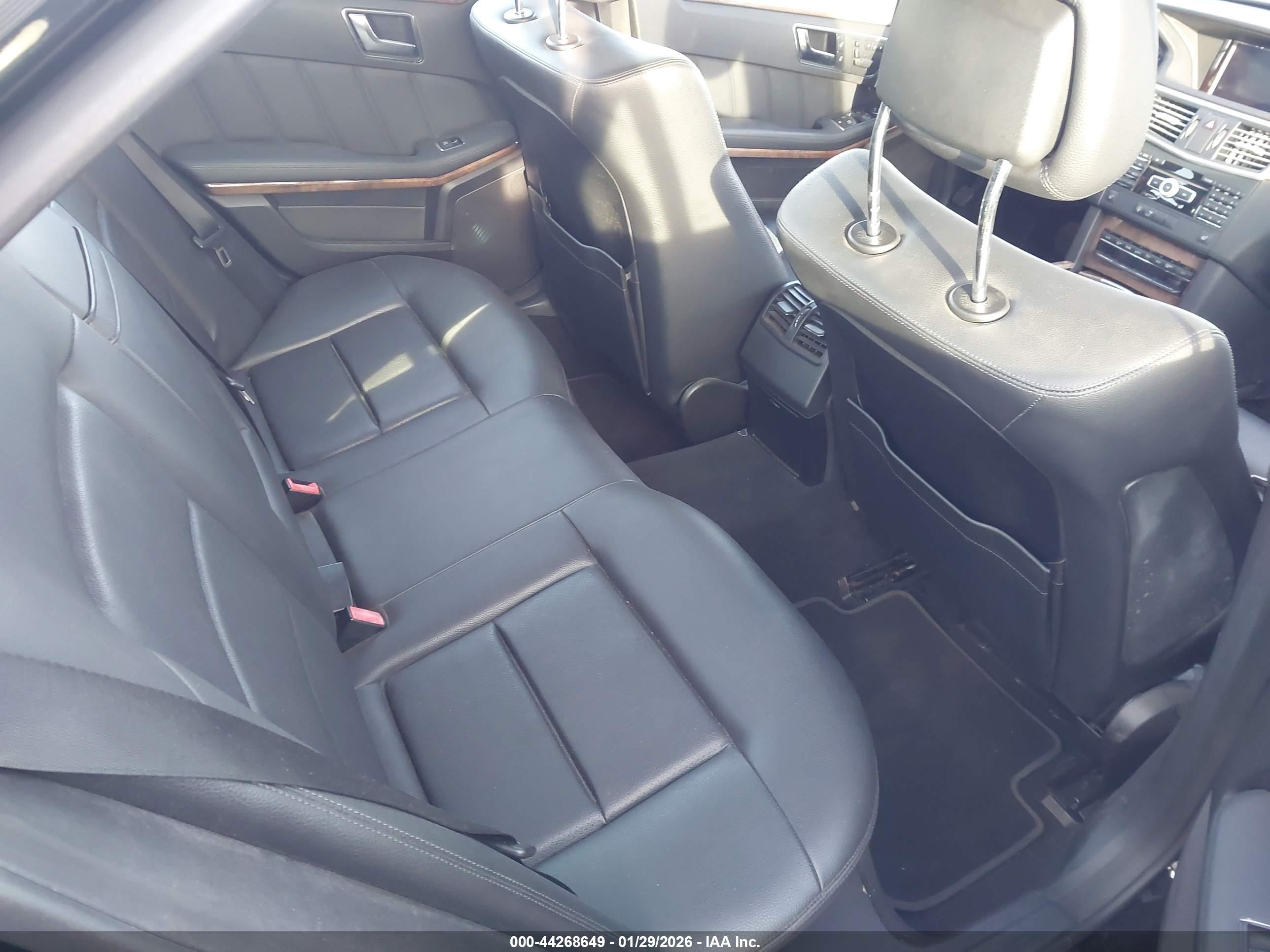 MERCEDES-BENZ E image 8