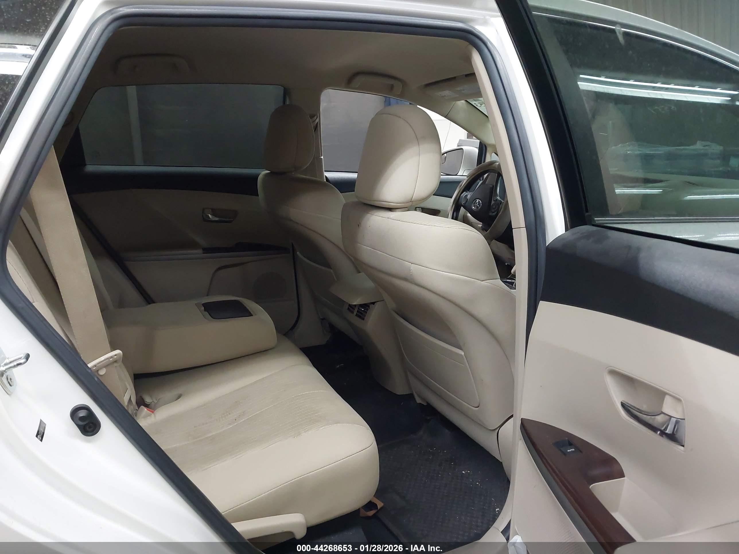 TOYOTA VENZA image 8