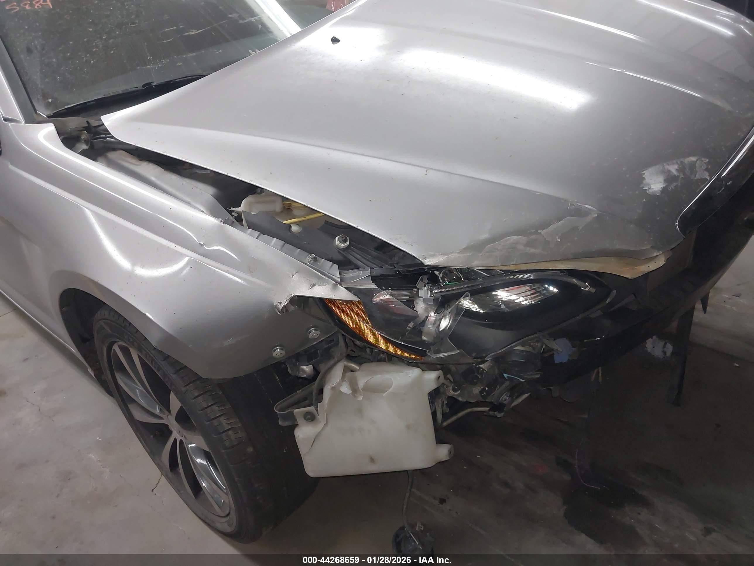 CHRYSLER 200 image 6