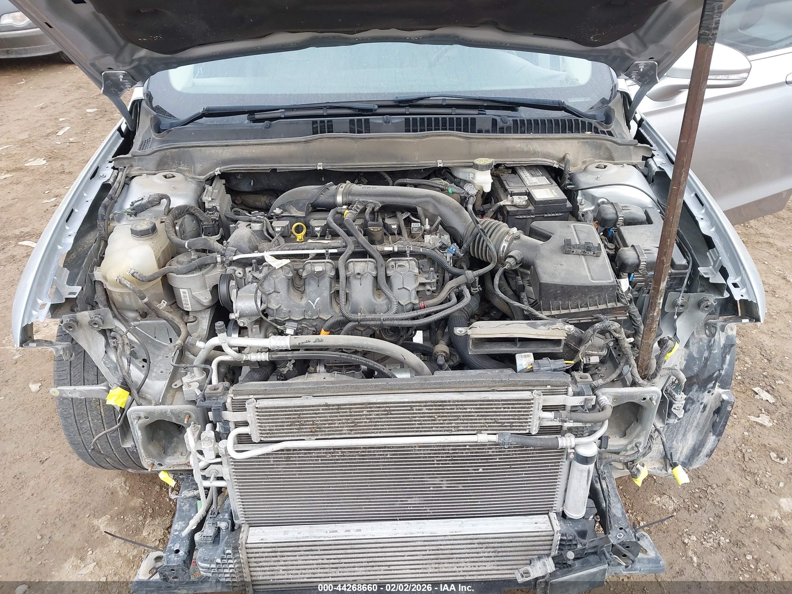 FORD FUSION image 10