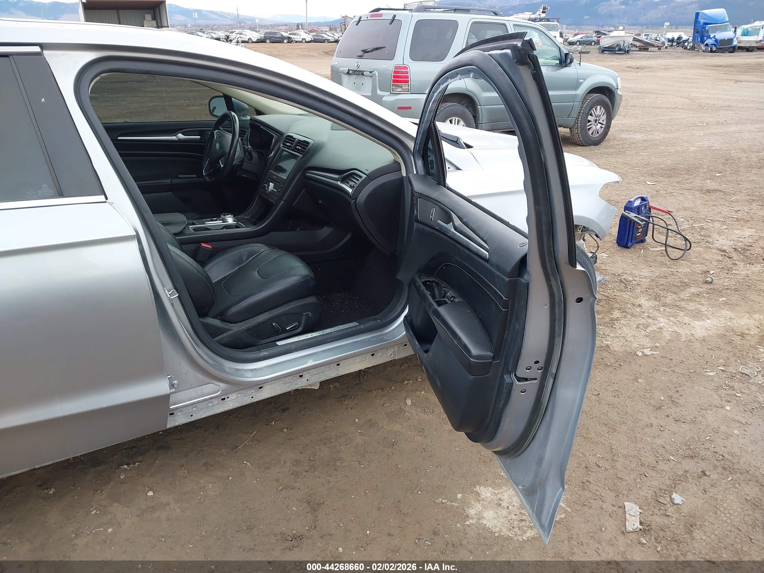 FORD FUSION image 5