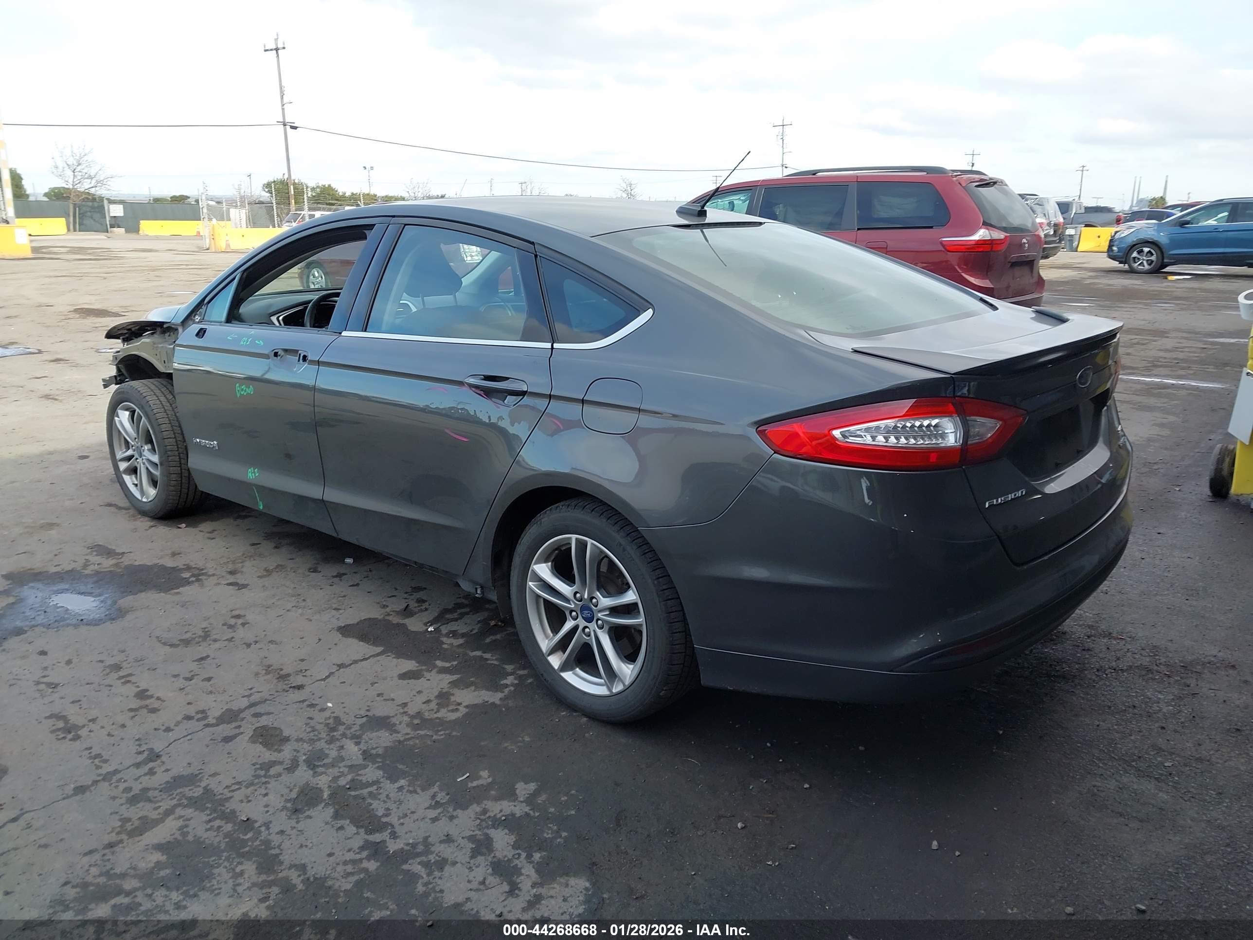 FORD FUSION image 3
