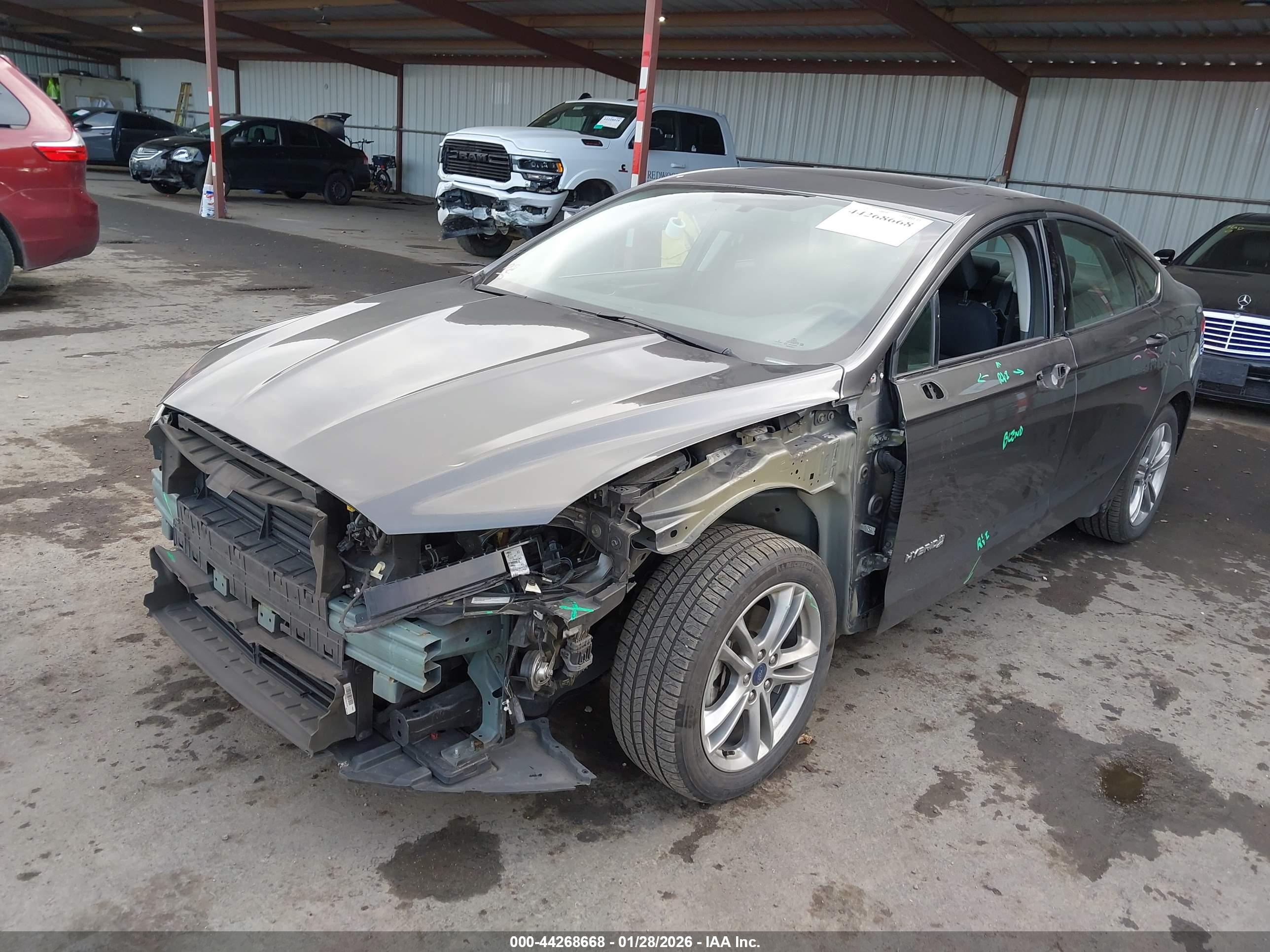 FORD FUSION image 6