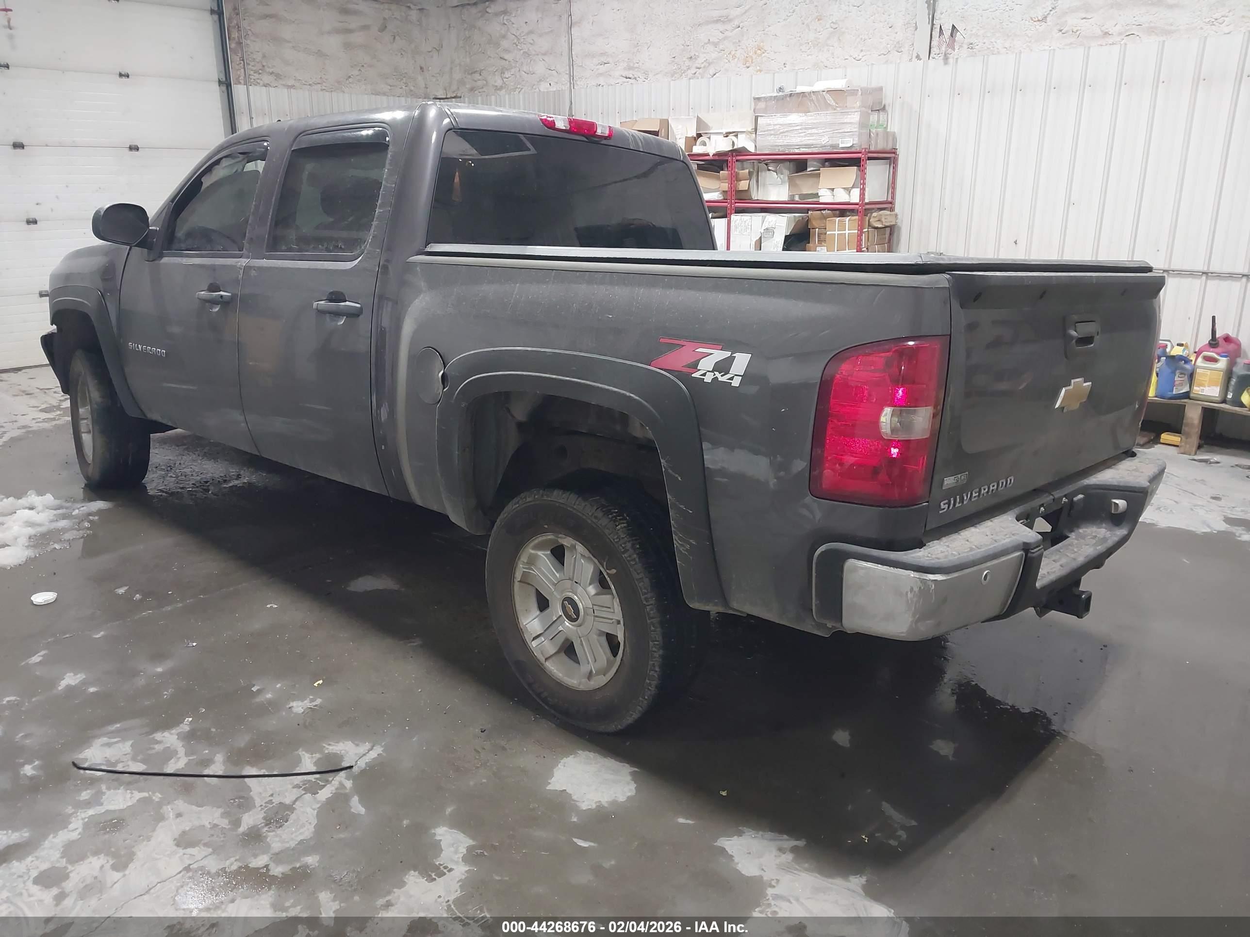 CHEVROLET SILVERADO image 3