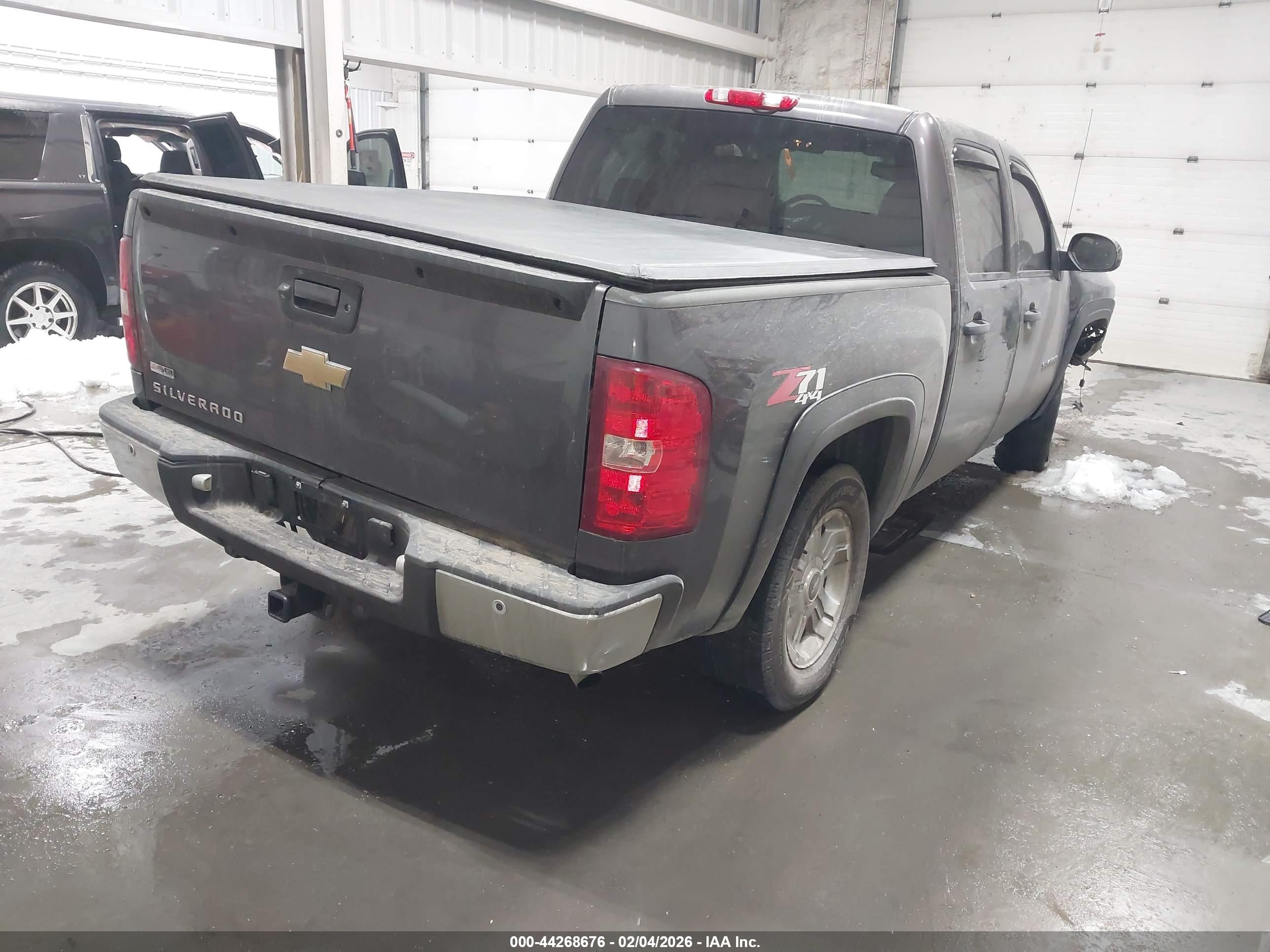 CHEVROLET SILVERADO image 4
