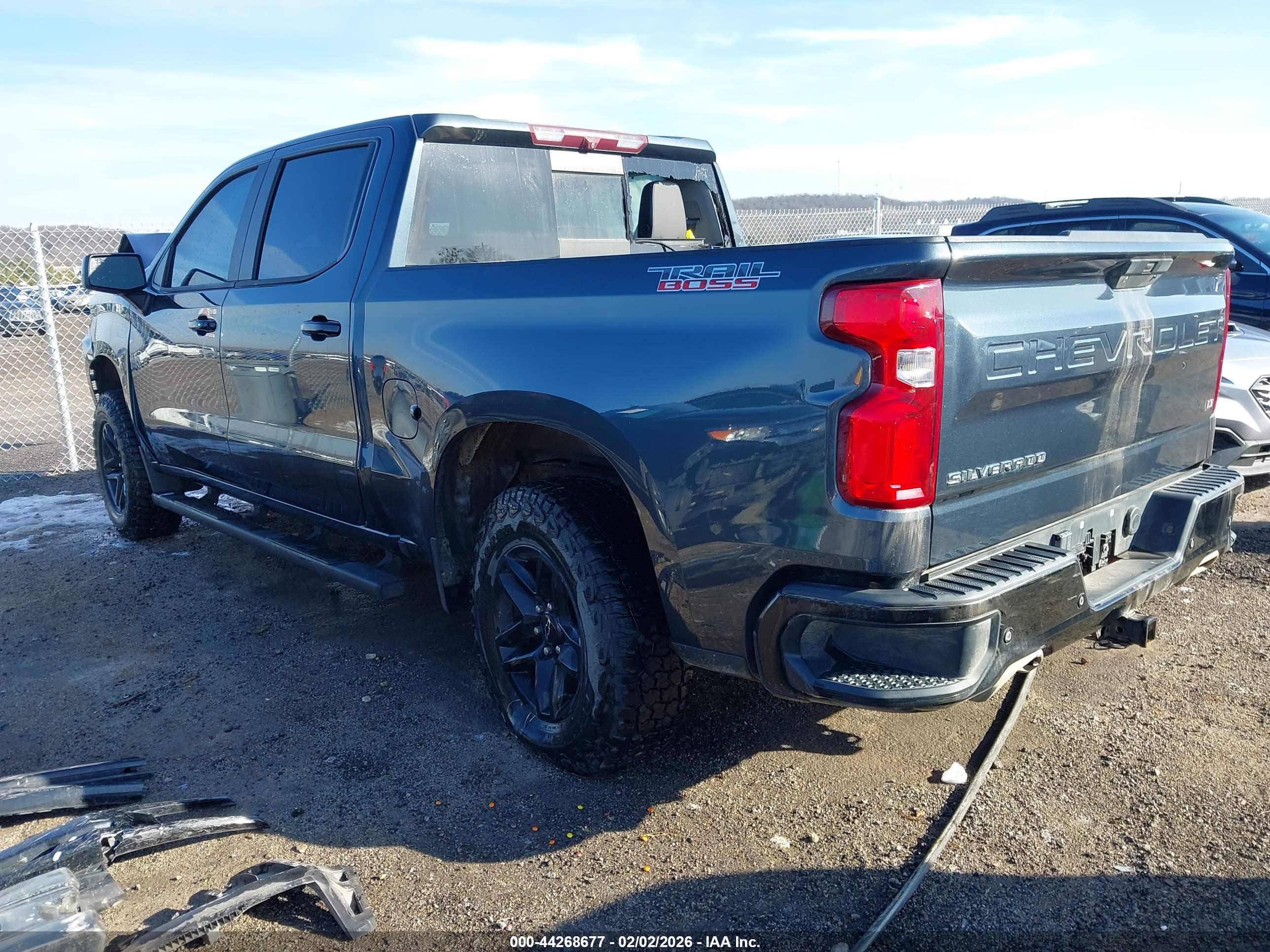 CHEVROLET SILVERADO image 3