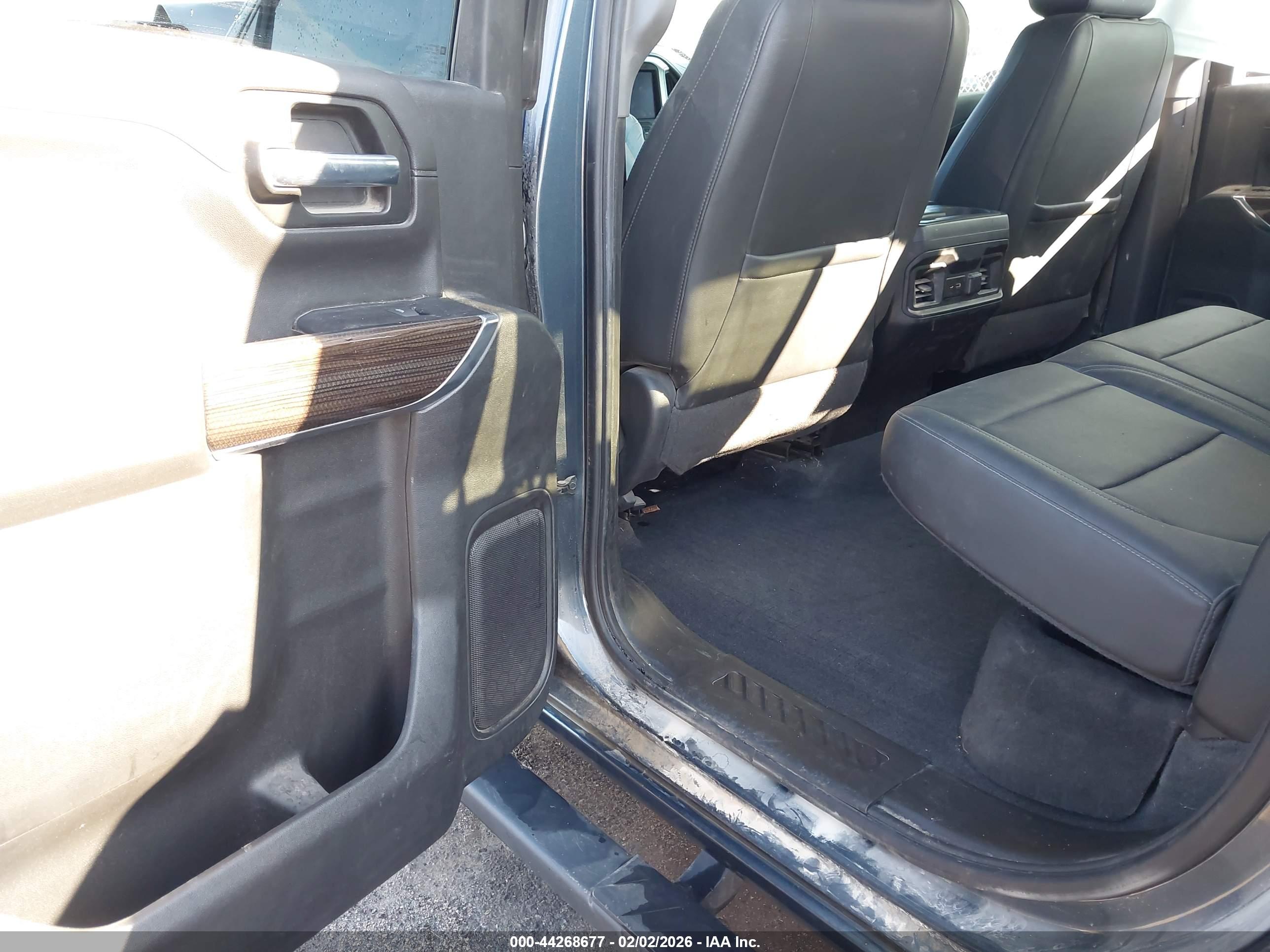 CHEVROLET SILVERADO image 8