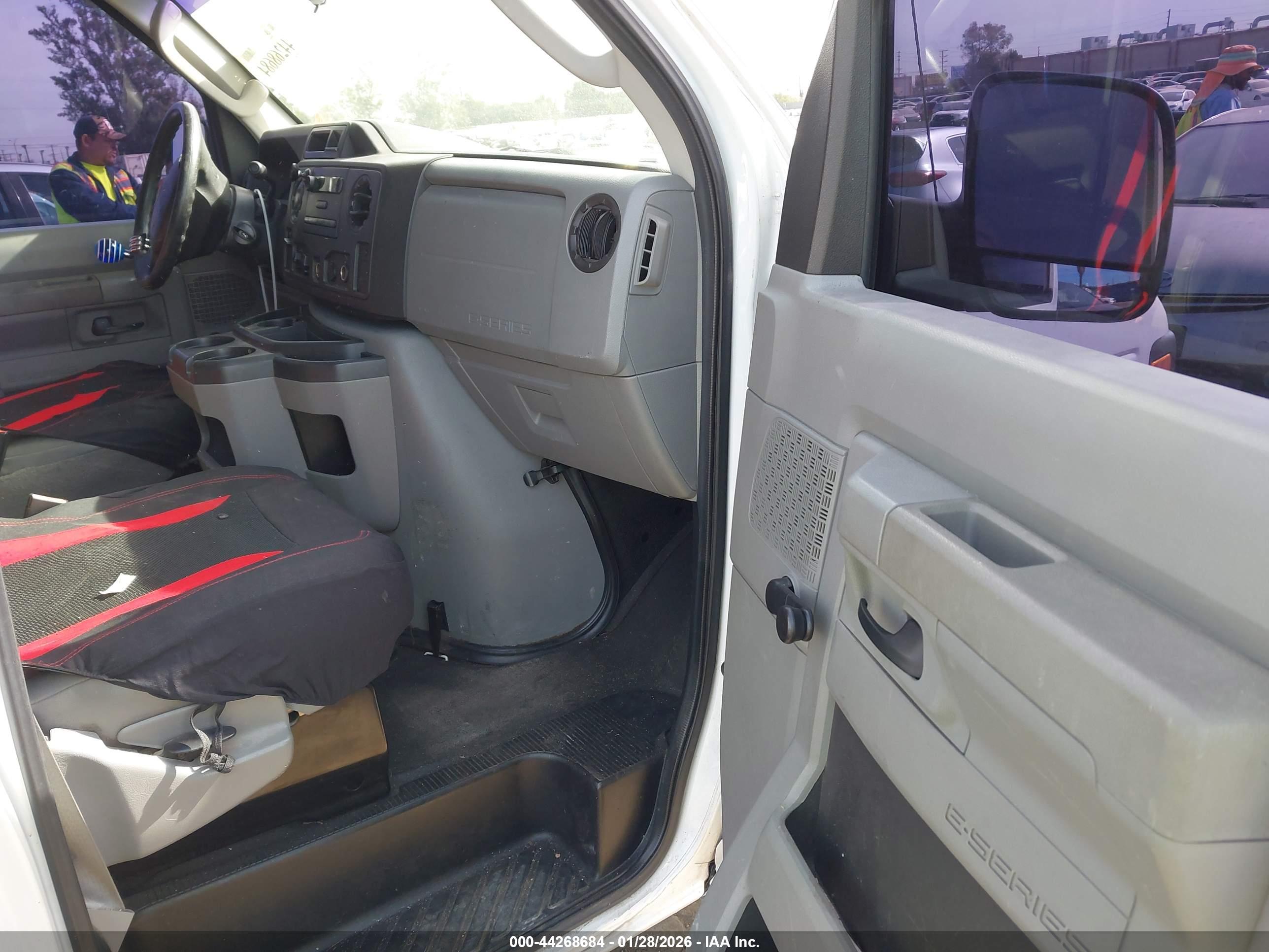 FORD E-250 image 5