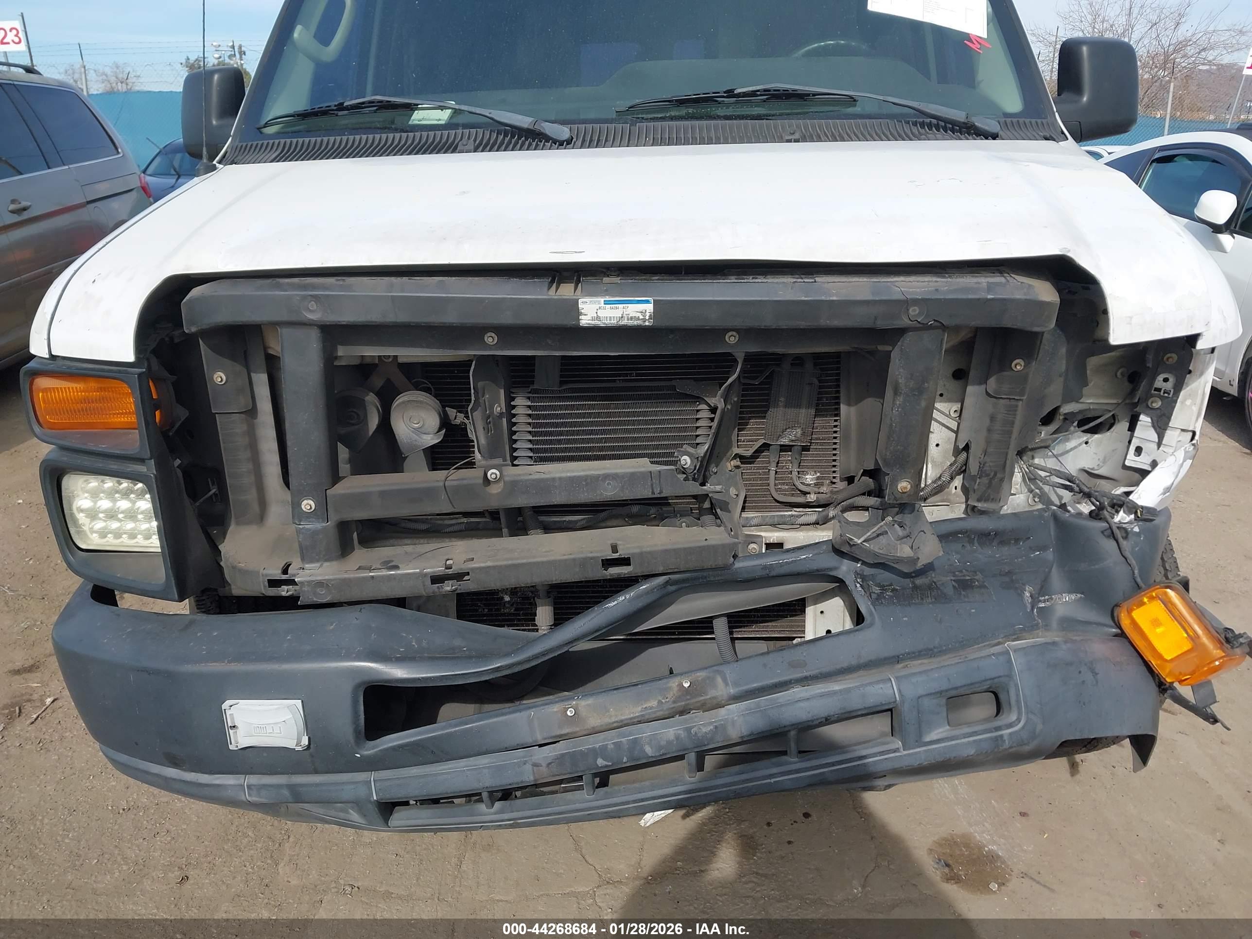 FORD E-250 image 6