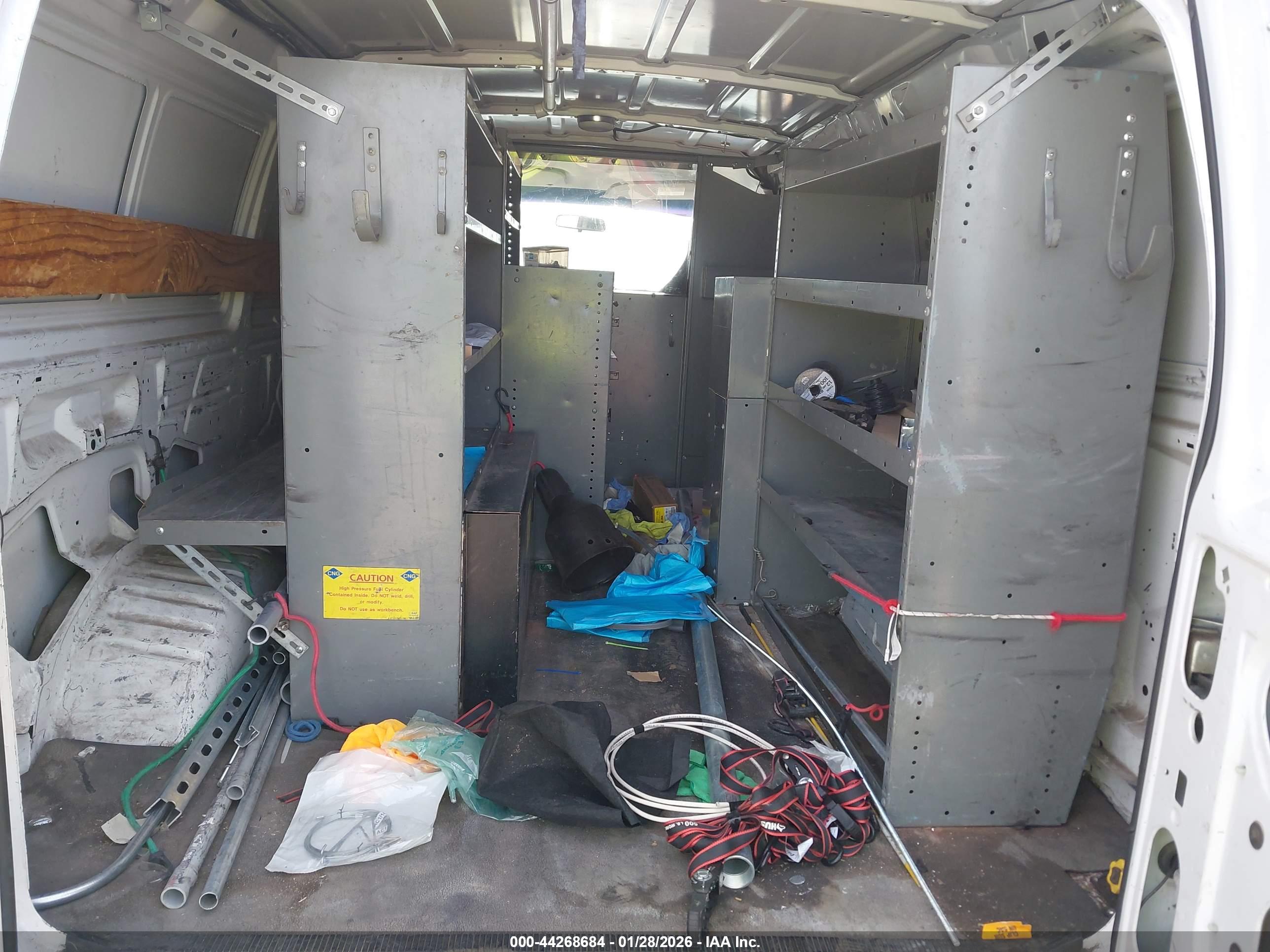 FORD E-250 image 8
