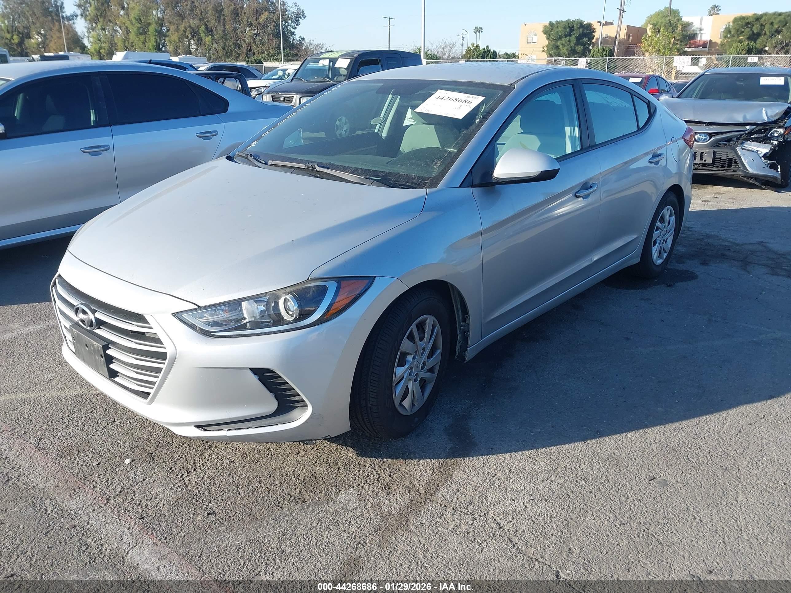 HYUNDAI ELANTRA image 2