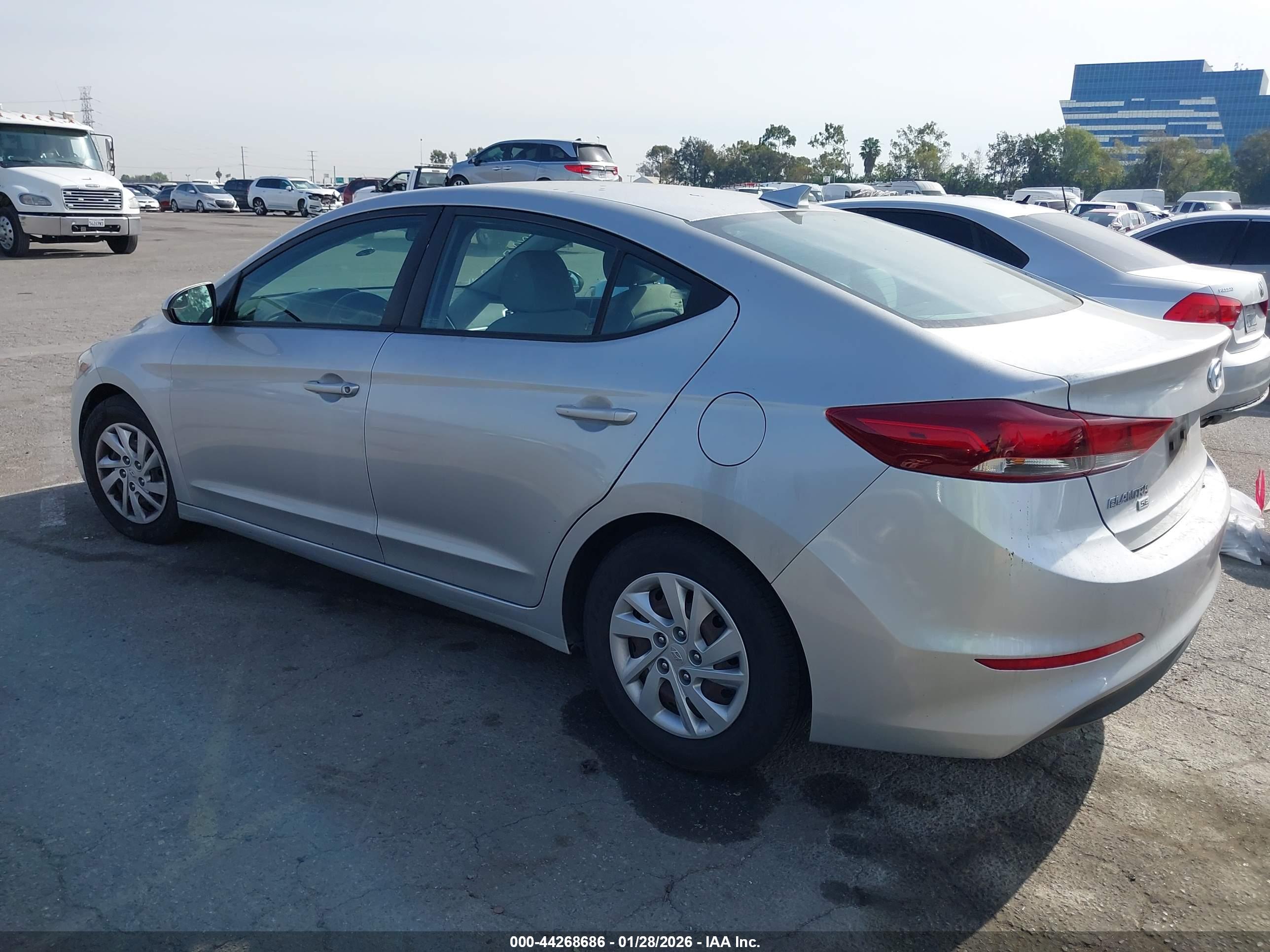 HYUNDAI ELANTRA image 3