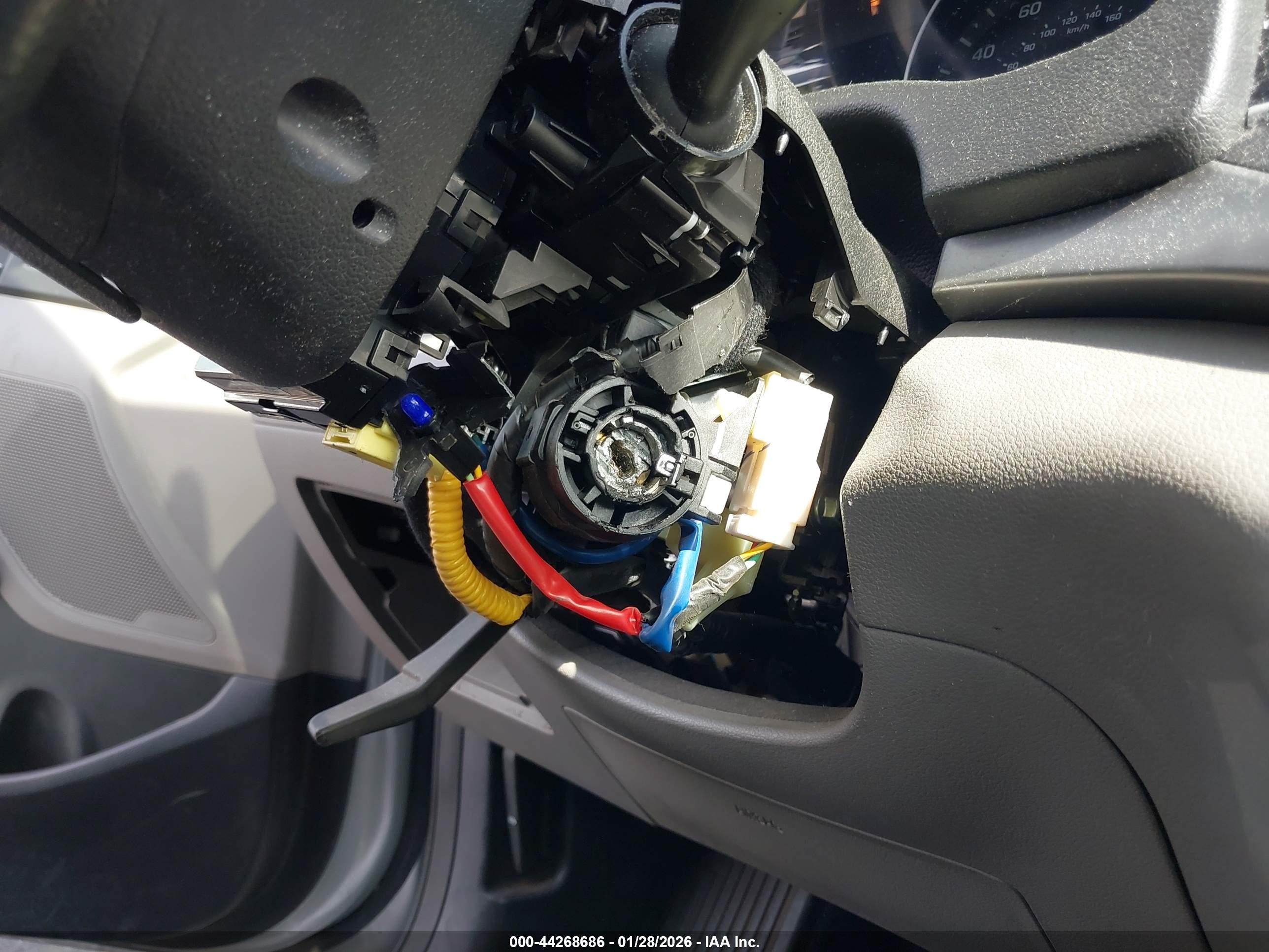 HYUNDAI ELANTRA image 6