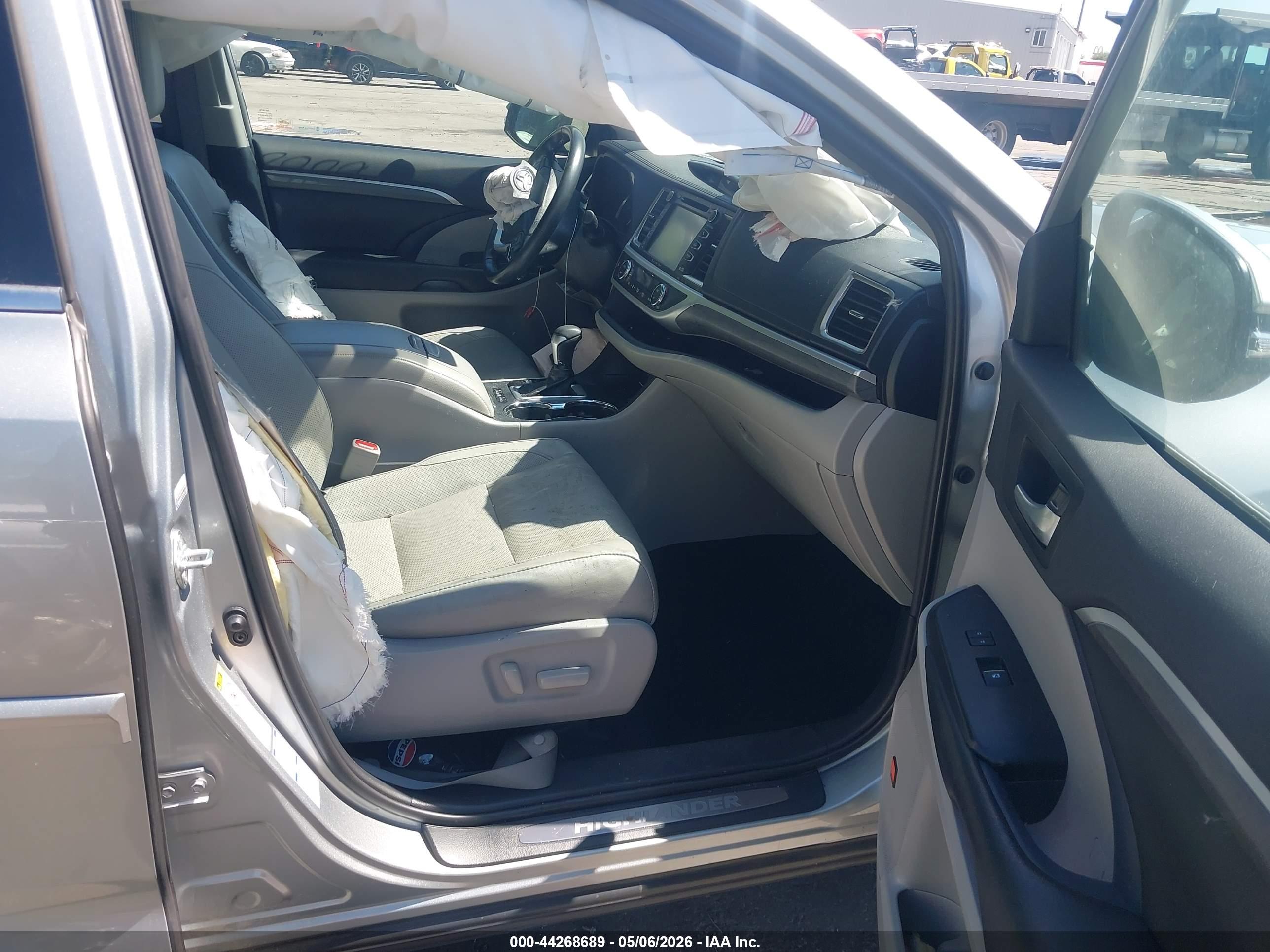 TOYOTA HIGHLANDER image 5