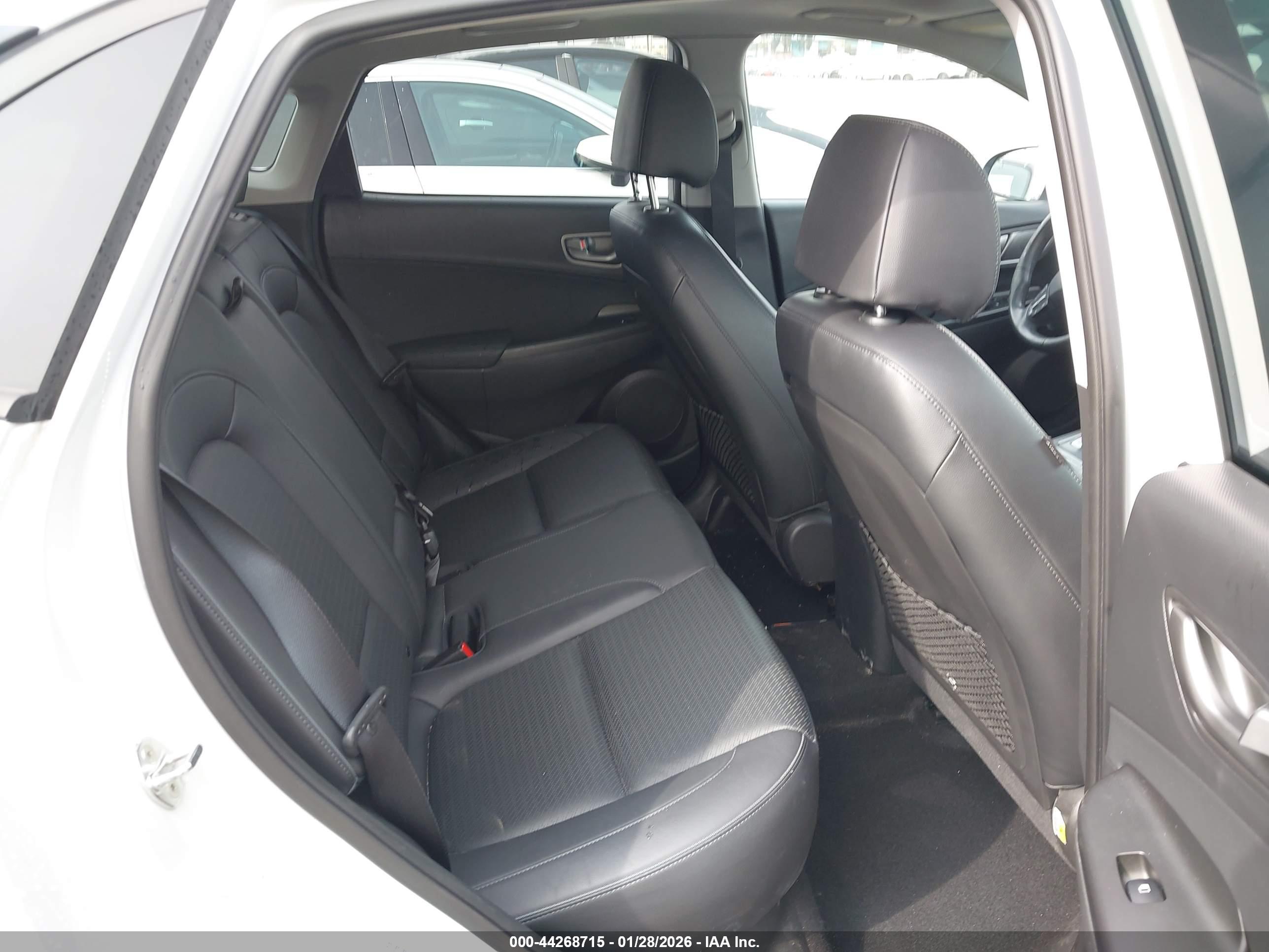 HYUNDAI KONA image 8