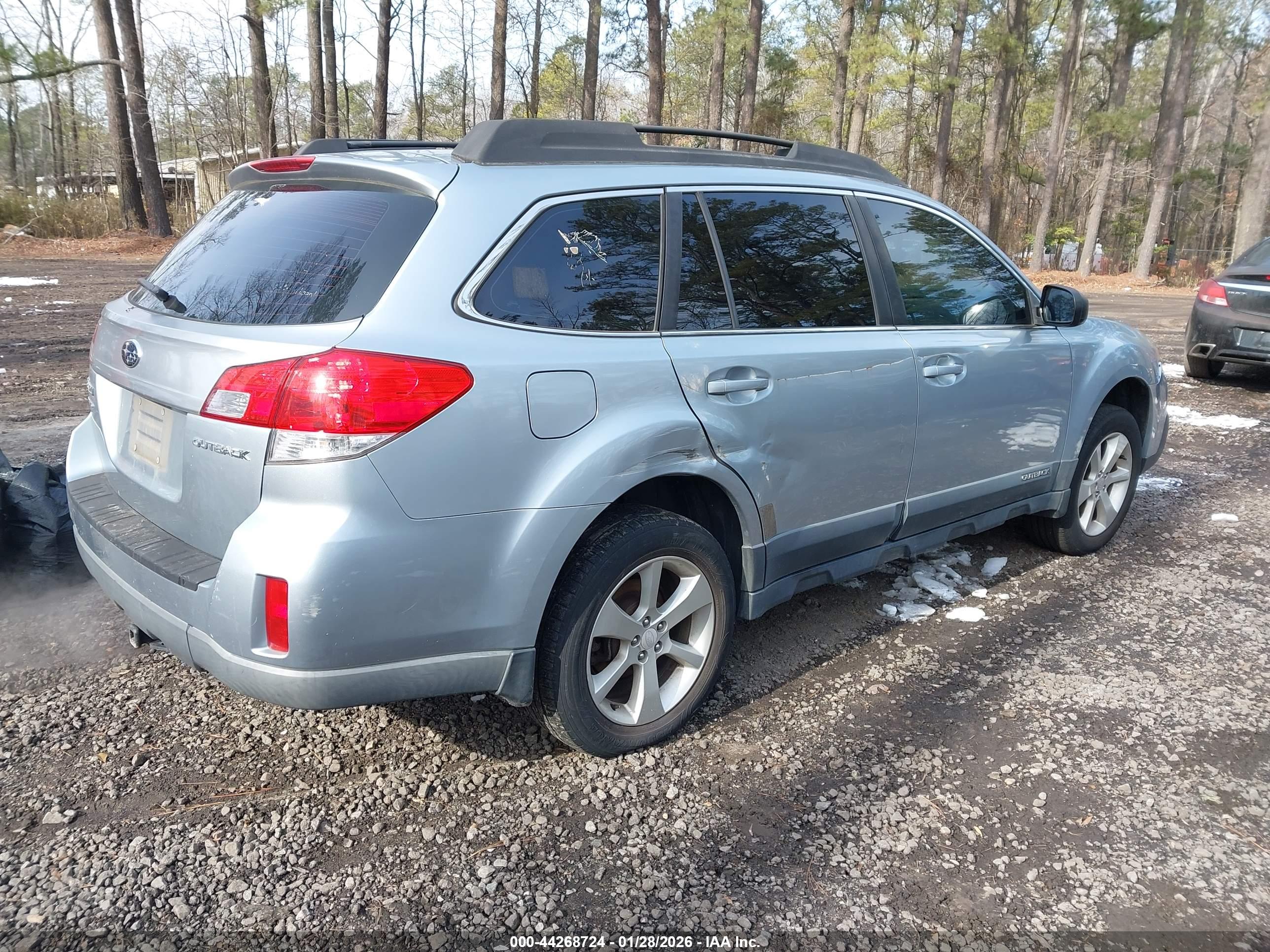 SUBARU OUTBACK image 4