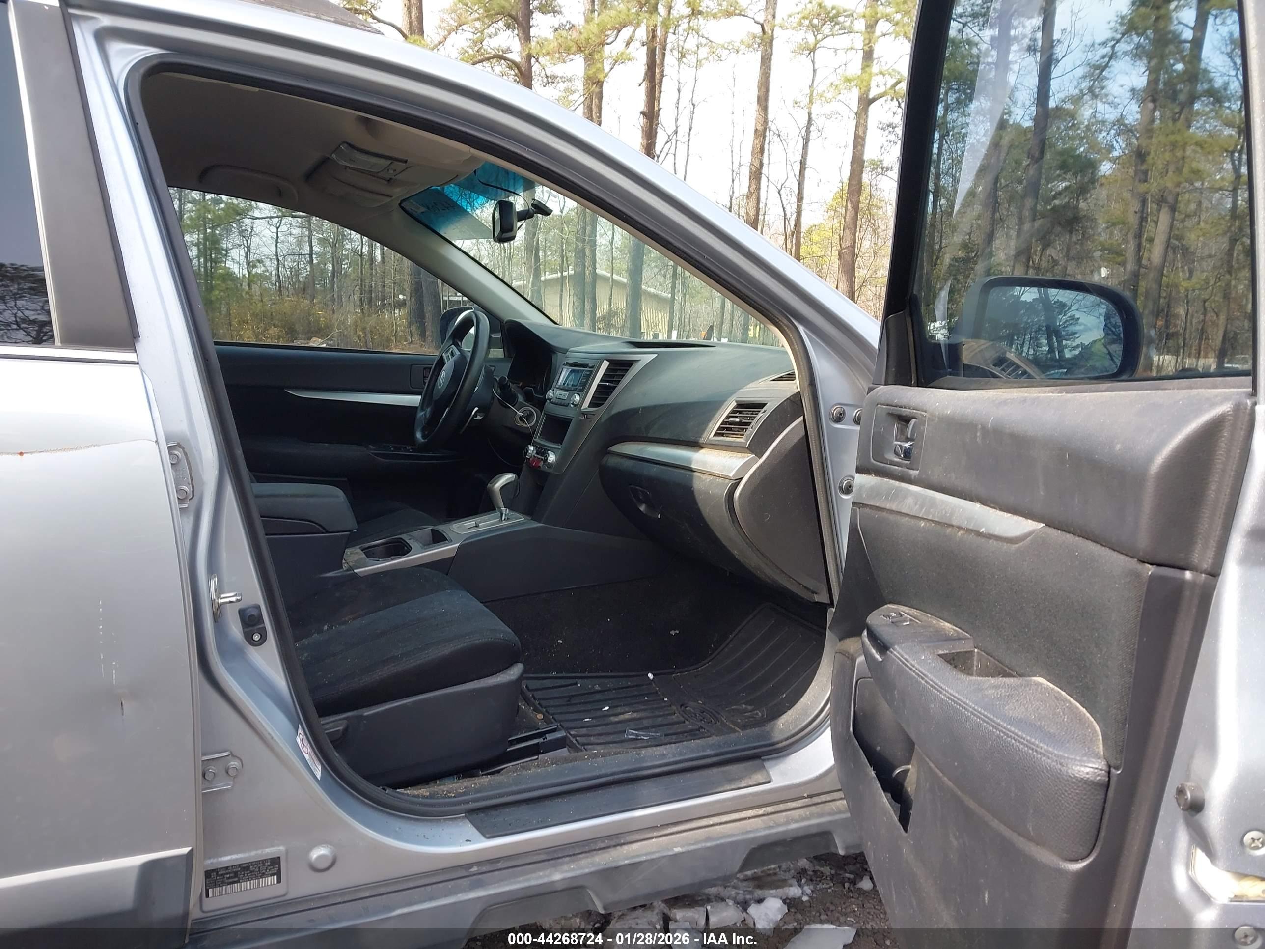 SUBARU OUTBACK image 5