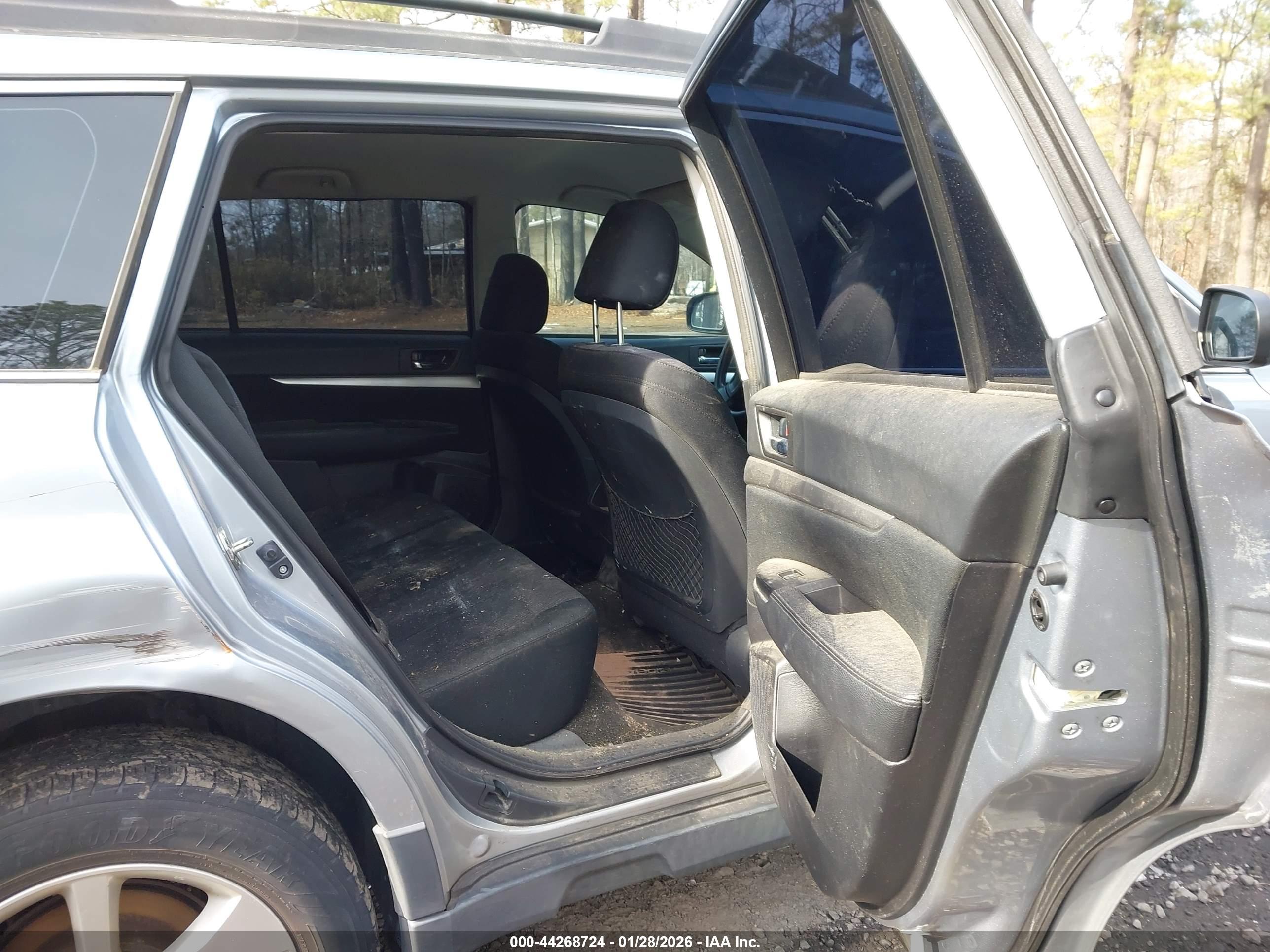 SUBARU OUTBACK image 8