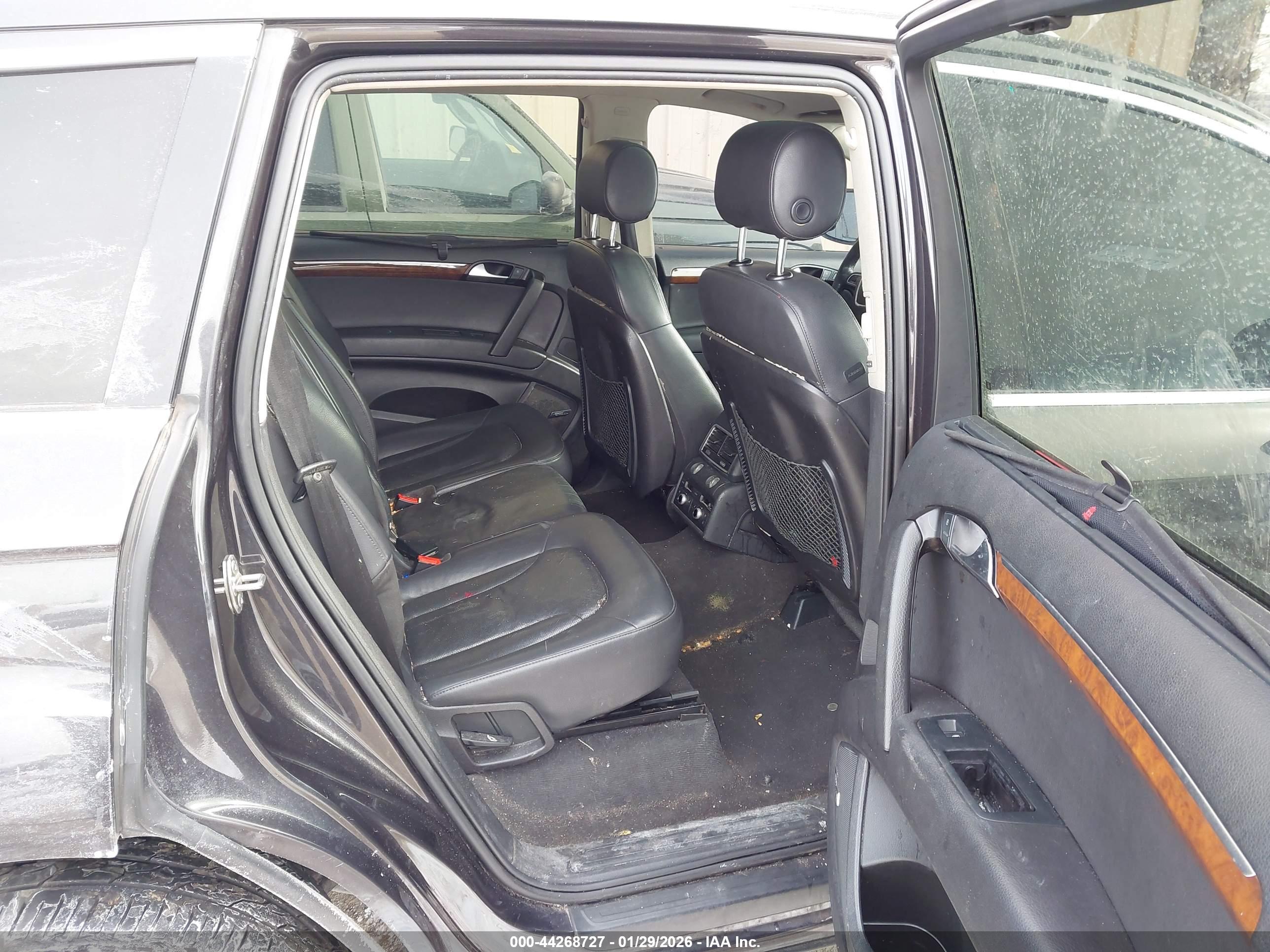 AUDI Q7 image 8
