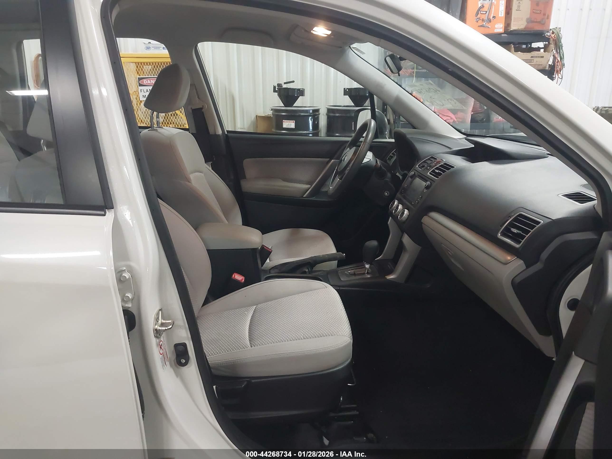 SUBARU FORESTER image 5