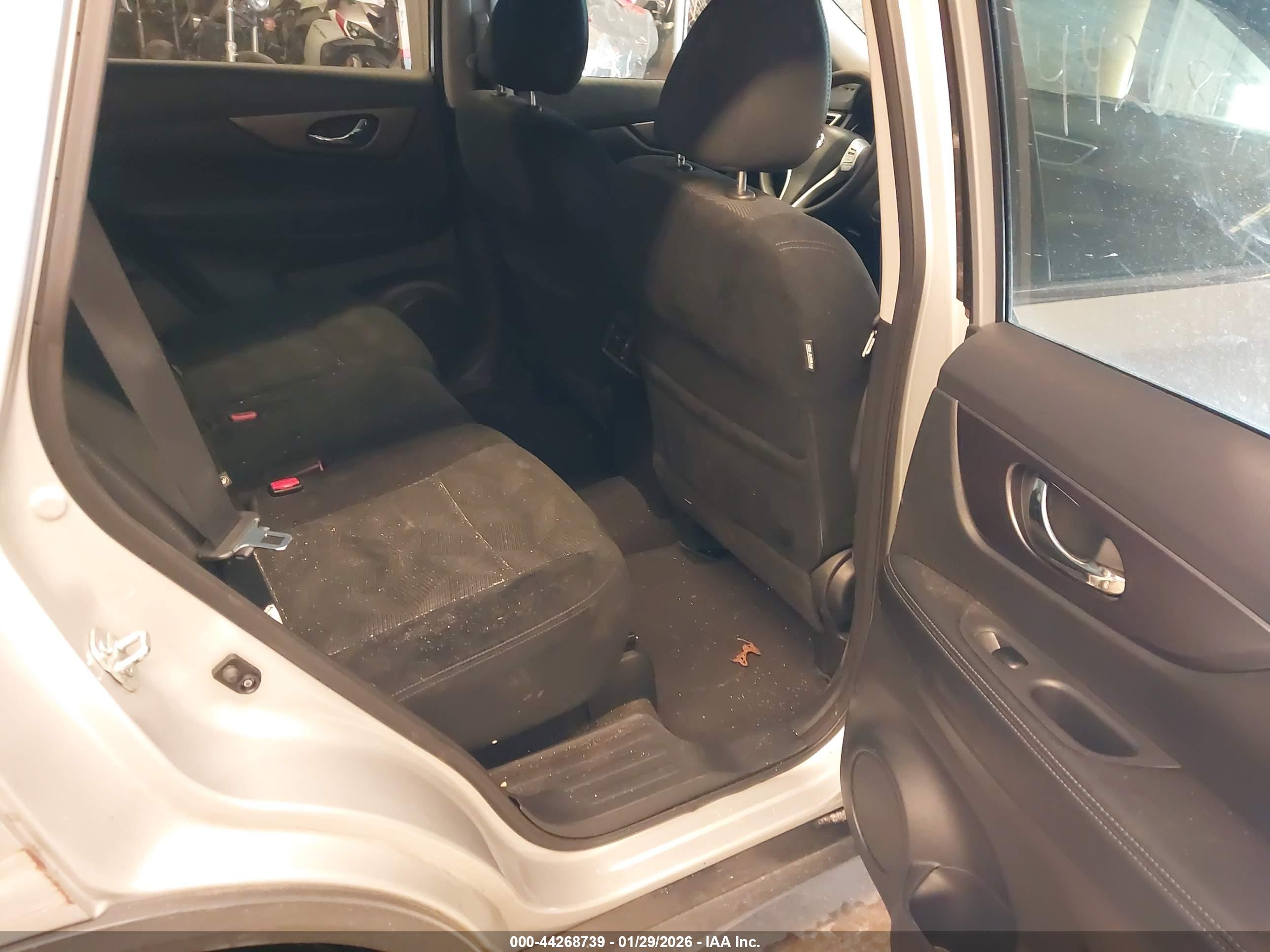 NISSAN ROGUE image 8