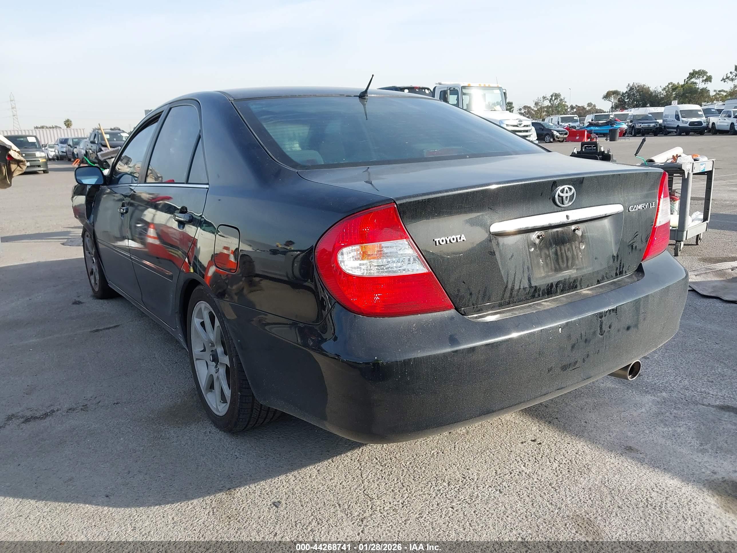 TOYOTA CAMRY image 3