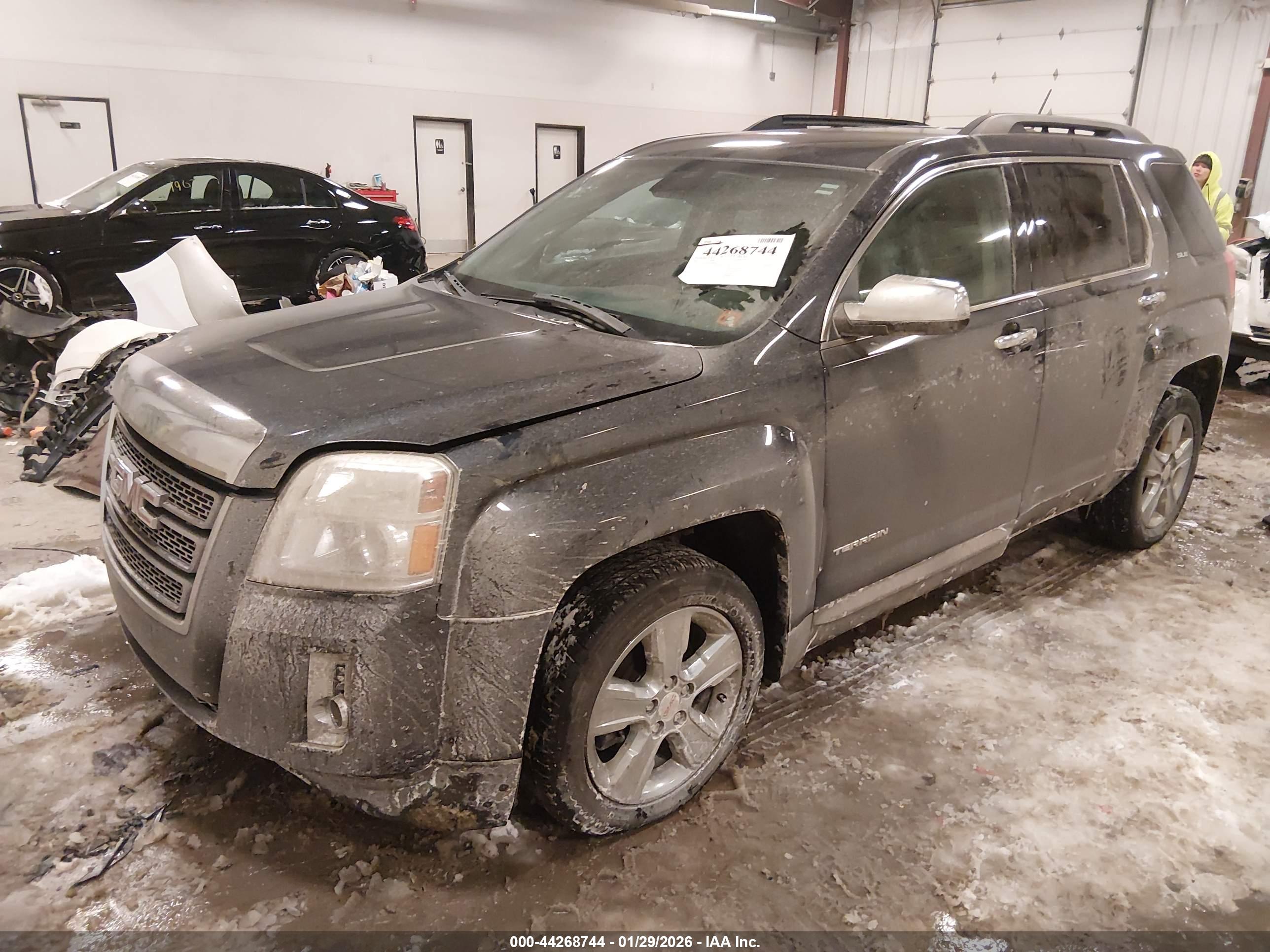 GMC TERRAIN image 2