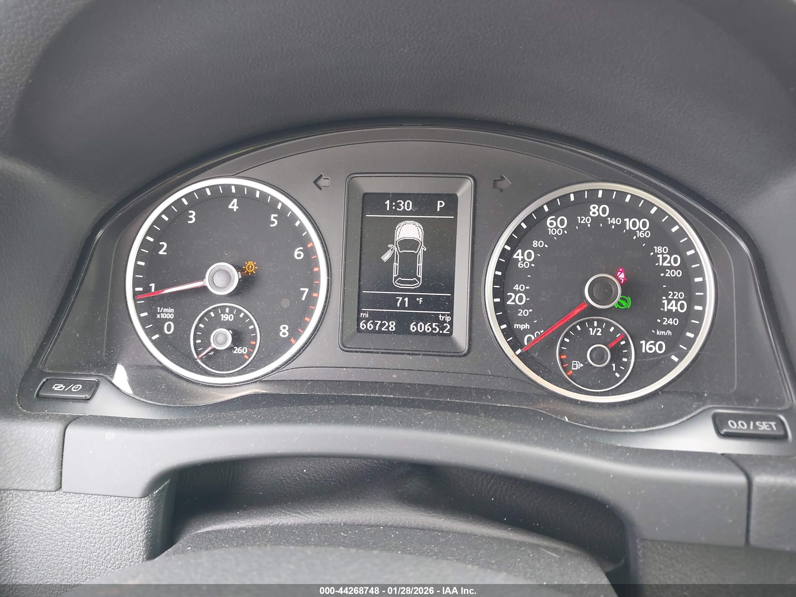VOLKSWAGEN TIGUAN image 7