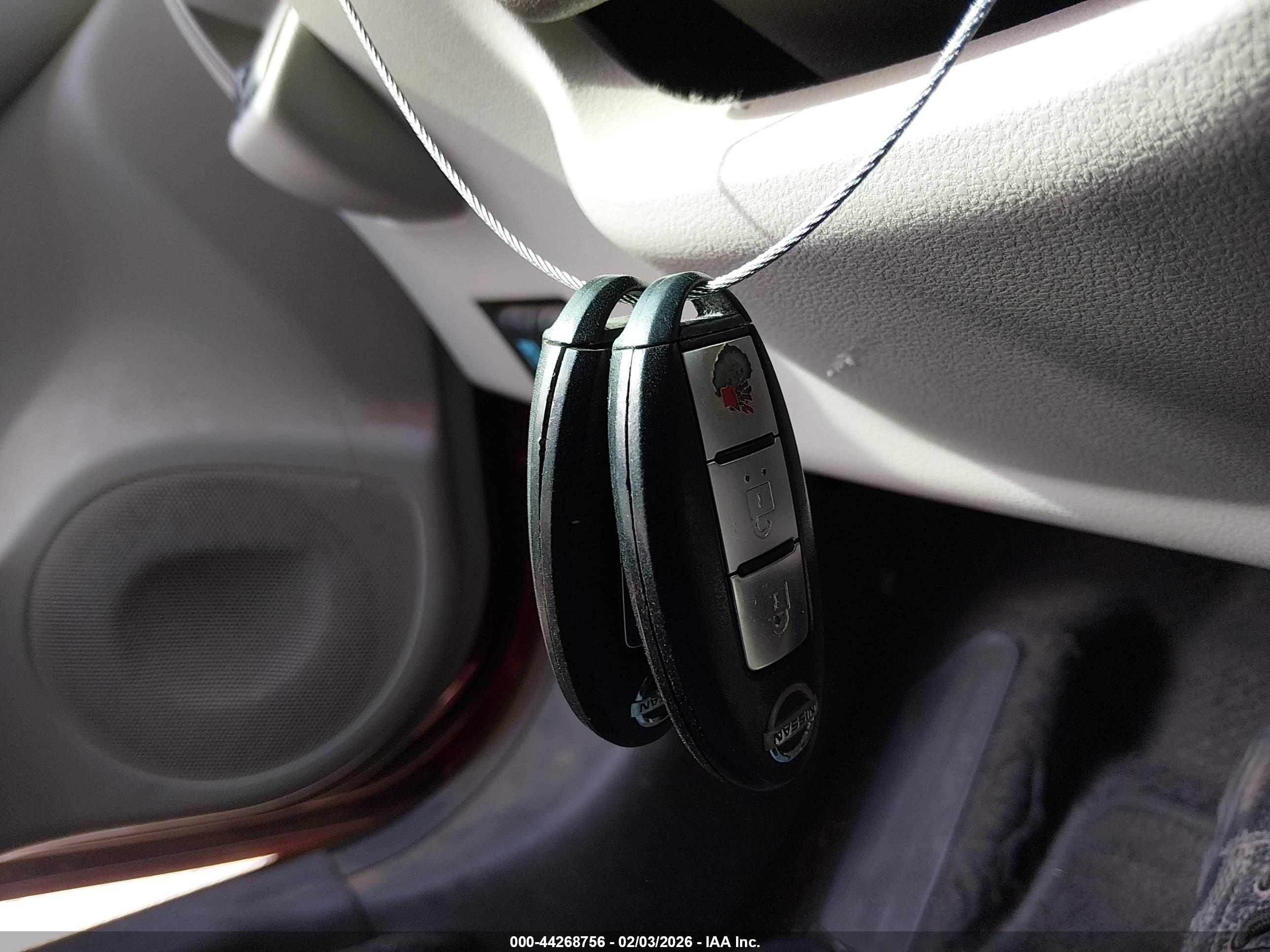 NISSAN LEAF image 11