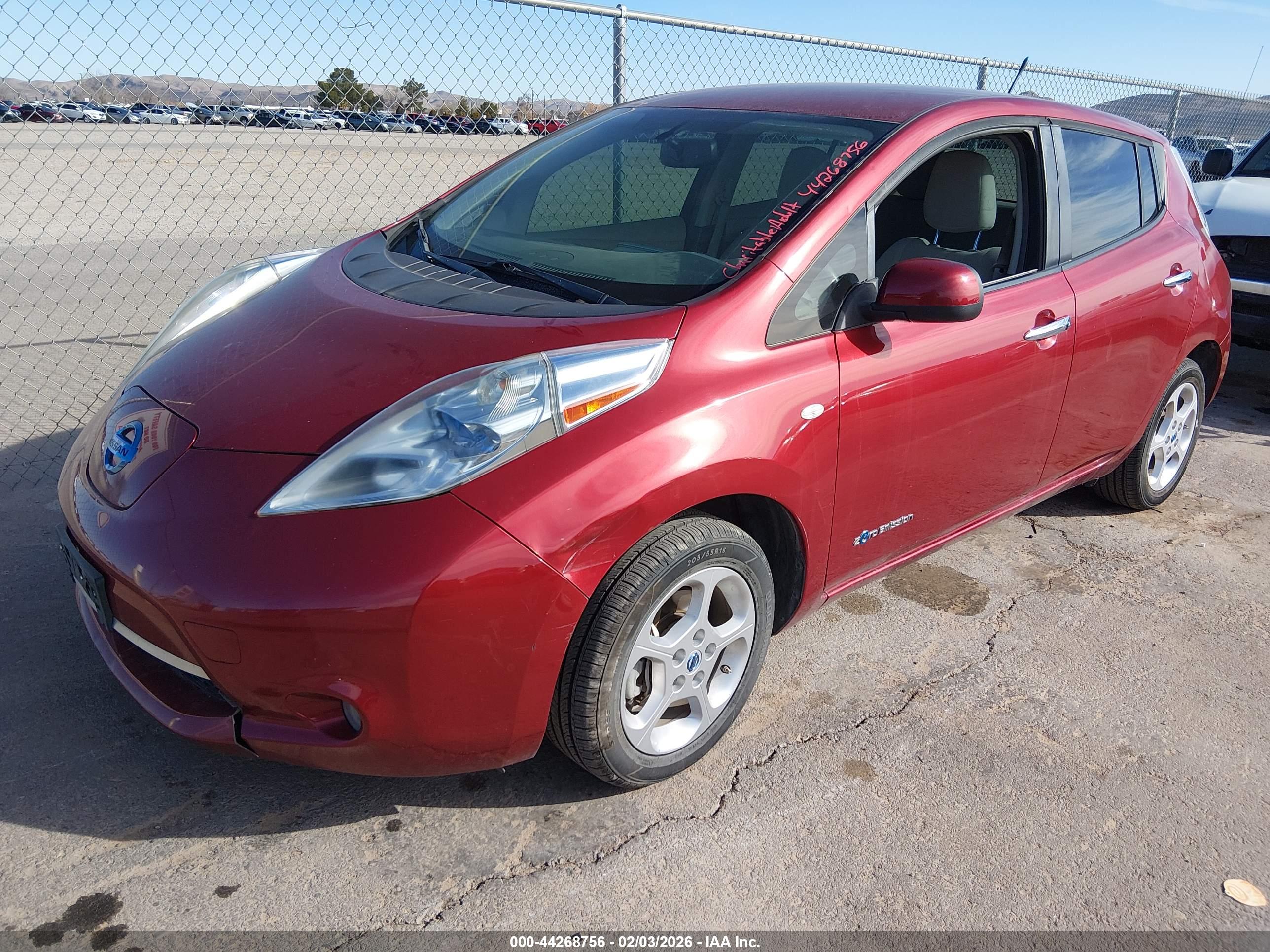 NISSAN LEAF image 2
