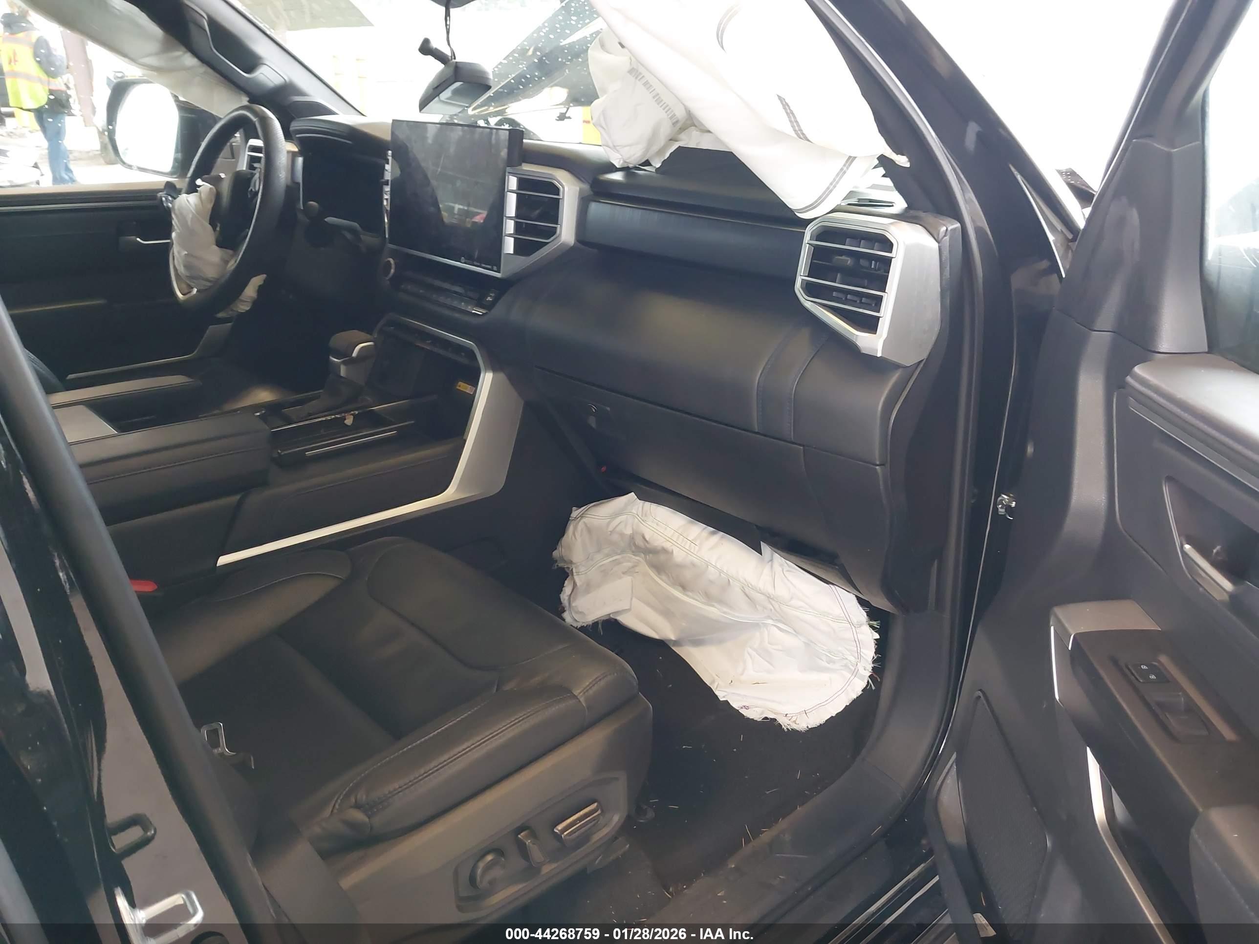 TOYOTA SEQUOIA image 5